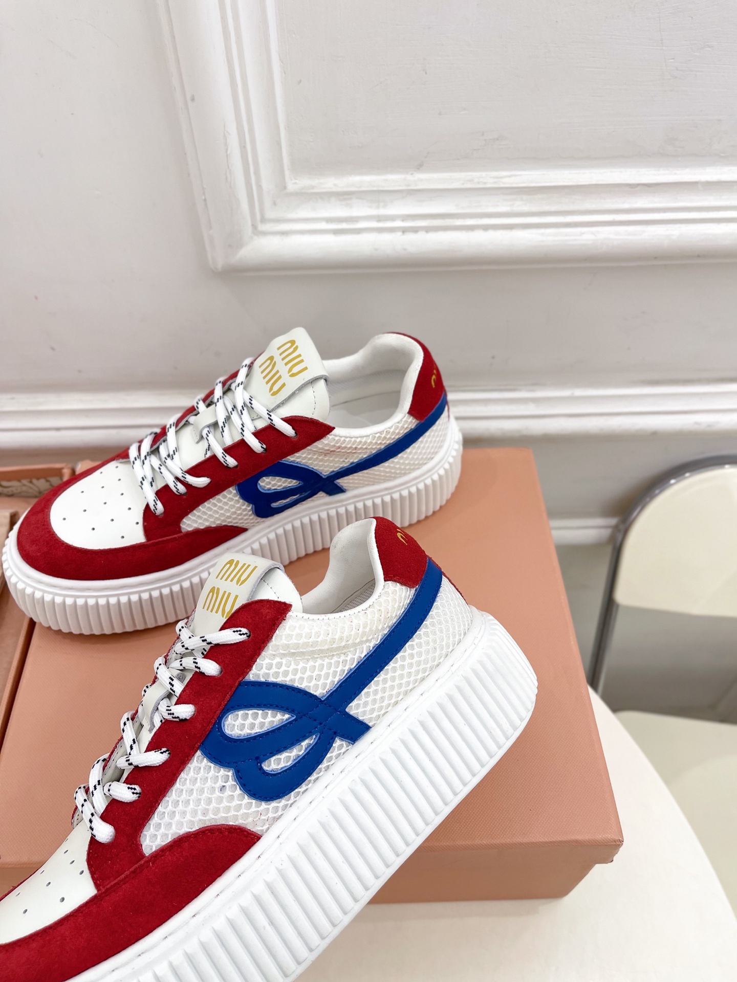 Miu Miu | 缪缪  25𝐬𝐬

🖤2025早春新品 专柜主打最新走秀款 厚底拼色饼干鞋休闲鞋火爆