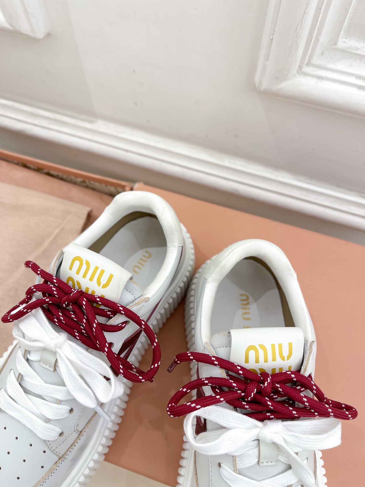 Miu Miu | 缪缪  25𝐬𝐬

🖤2025早春新品 专柜主打最新走秀款 厚底拼色饼干鞋休闲鞋火爆