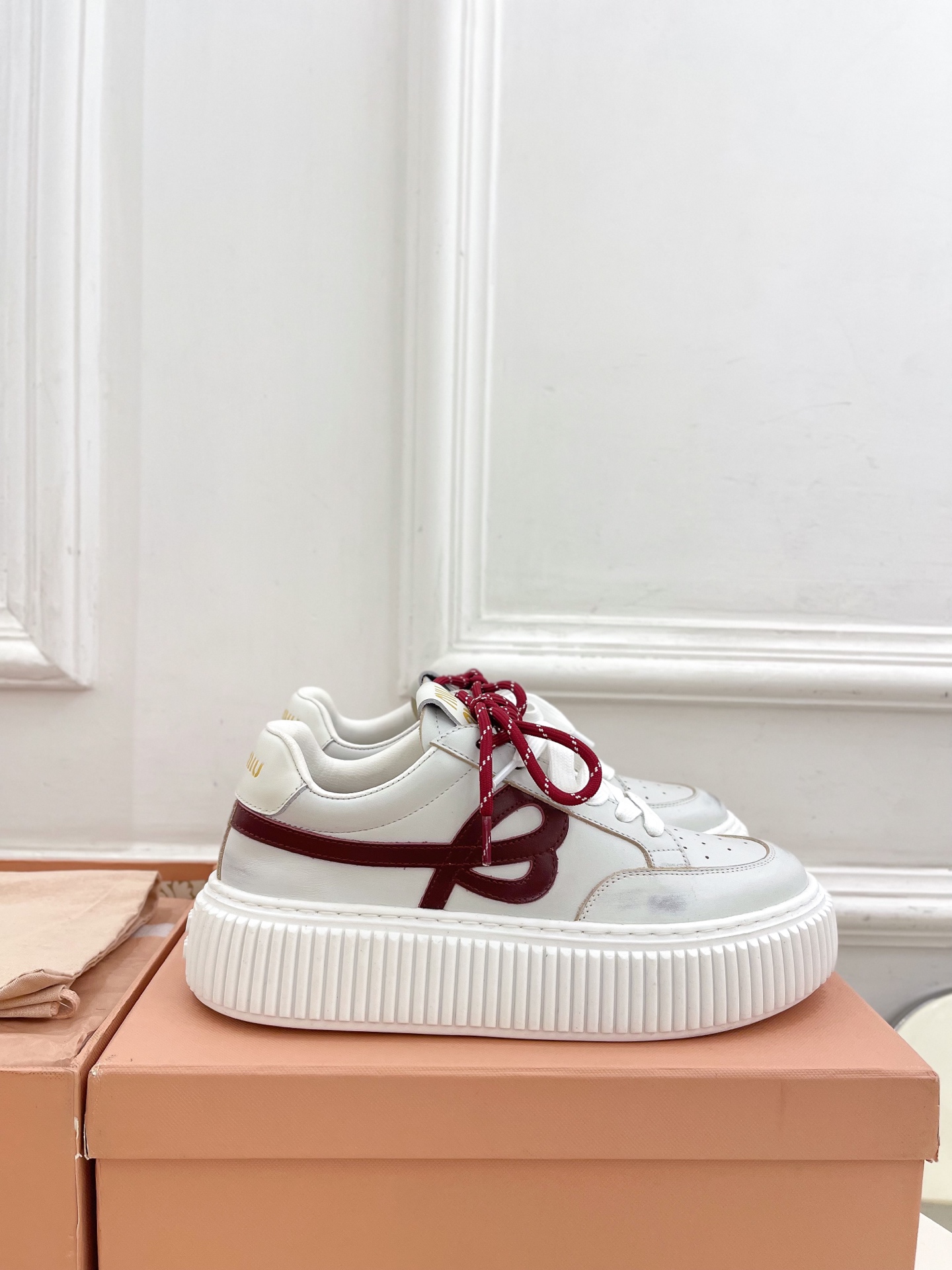 Miu Miu | 缪缪  25𝐬𝐬

🖤2025早春新品 专柜主打最新走秀款 厚底拼色饼干鞋休闲鞋火爆