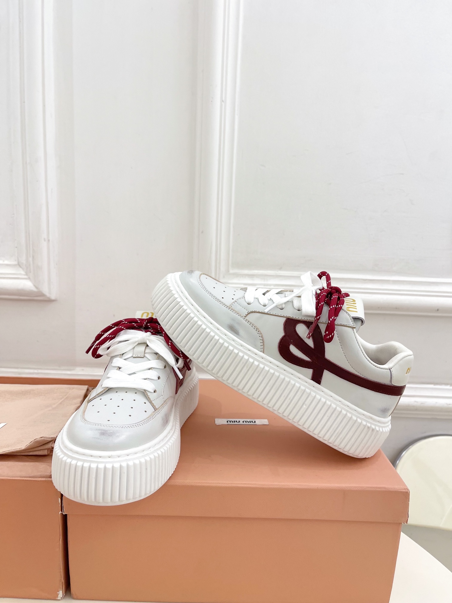 Miu Miu | 缪缪  25𝐬𝐬

🖤2025早春新品 专柜主打最新走秀款 厚底拼色饼干鞋休闲鞋火爆