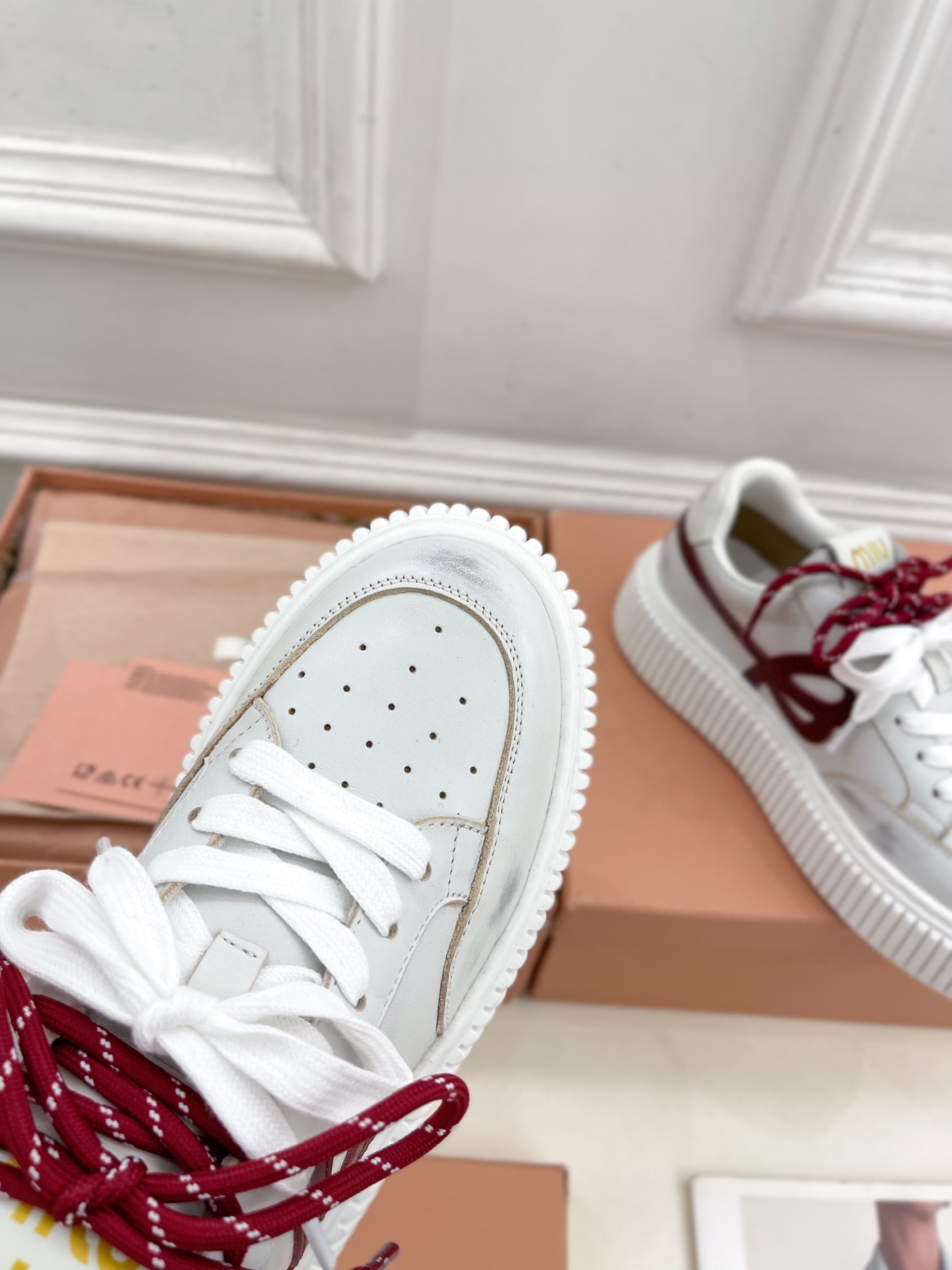 Miu Miu | 缪缪  25𝐬𝐬

🖤2025早春新品 专柜主打最新走秀款 厚底拼色饼干鞋休闲鞋火爆