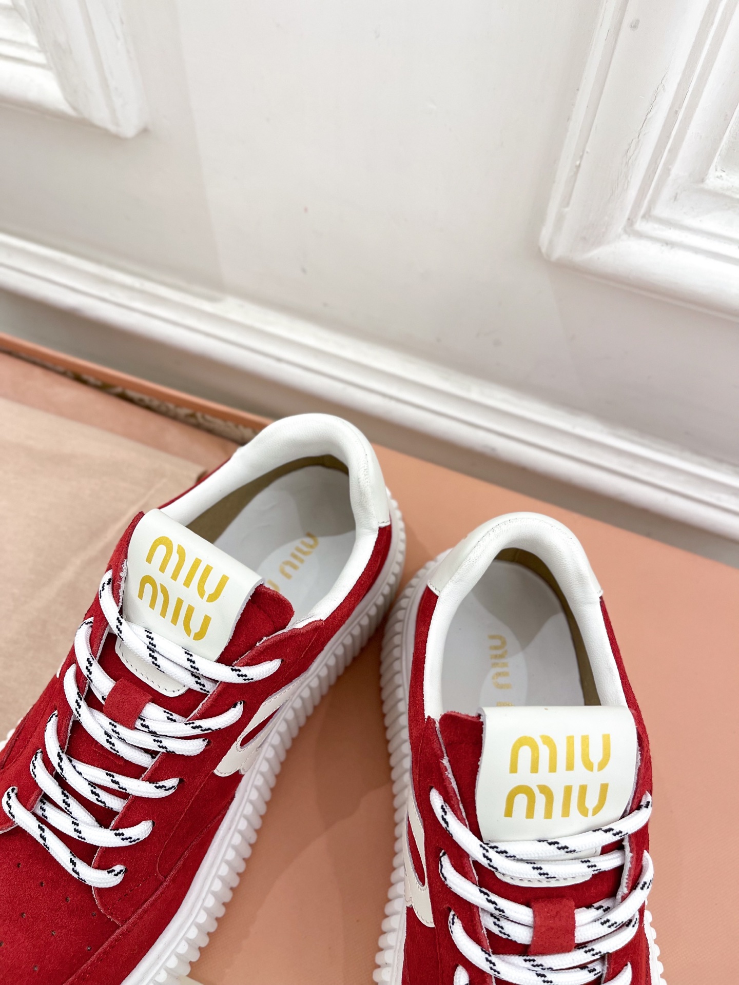 Miu Miu | 缪缪  25𝐬𝐬

🖤2025早春新品 专柜主打最新走秀款 厚底拼色饼干鞋休闲鞋火爆
