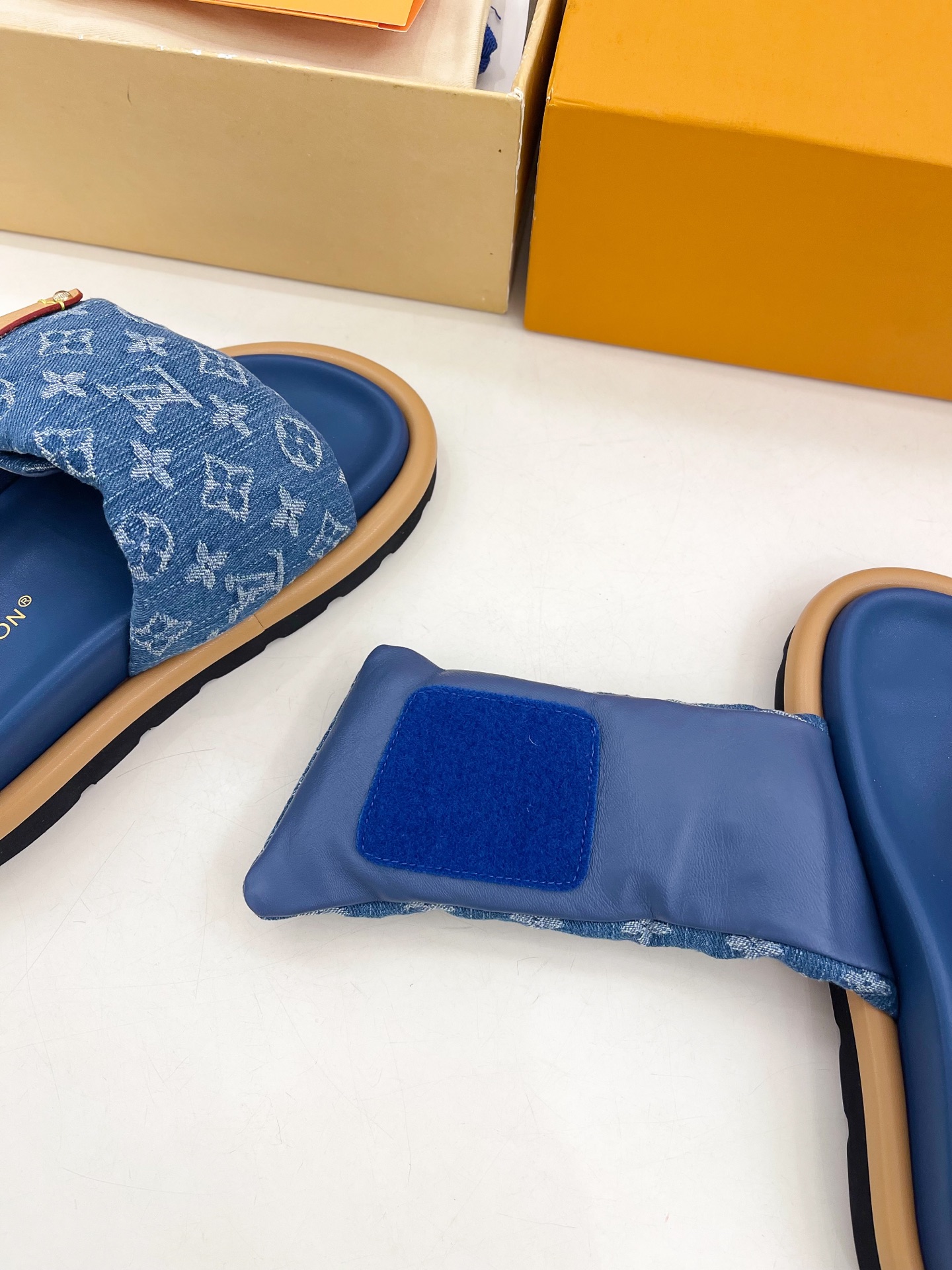 LV | 路易威登 25𝐬𝐬 
🧡💚2025春夏新品 顶级版本⚠️
专柜主打最新款POOL PILLOW