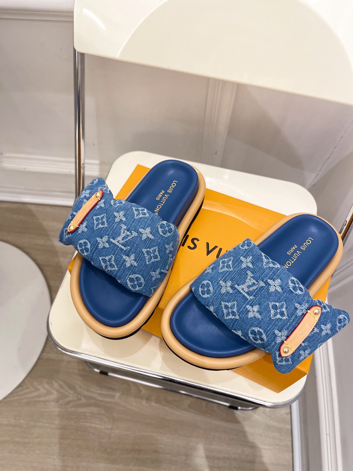 LV | 路易威登 25𝐬𝐬 
🧡💚2025春夏新品 顶级版本⚠️
专柜主打最新款POOL PILLOW