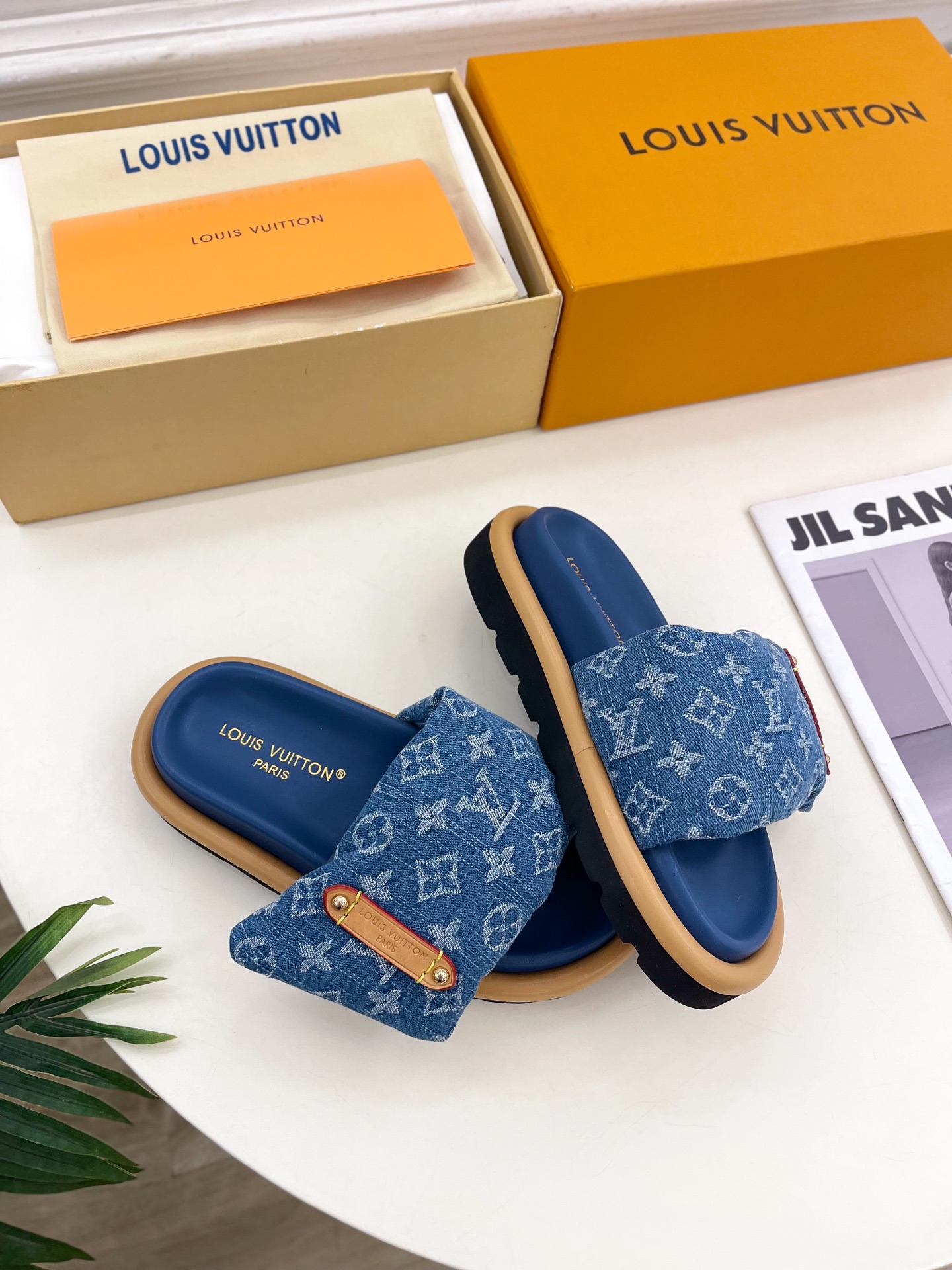 LV | 路易威登 25𝐬𝐬 
🧡💚2025春夏新品 顶级版本⚠️
专柜主打最新款POOL PILLOW