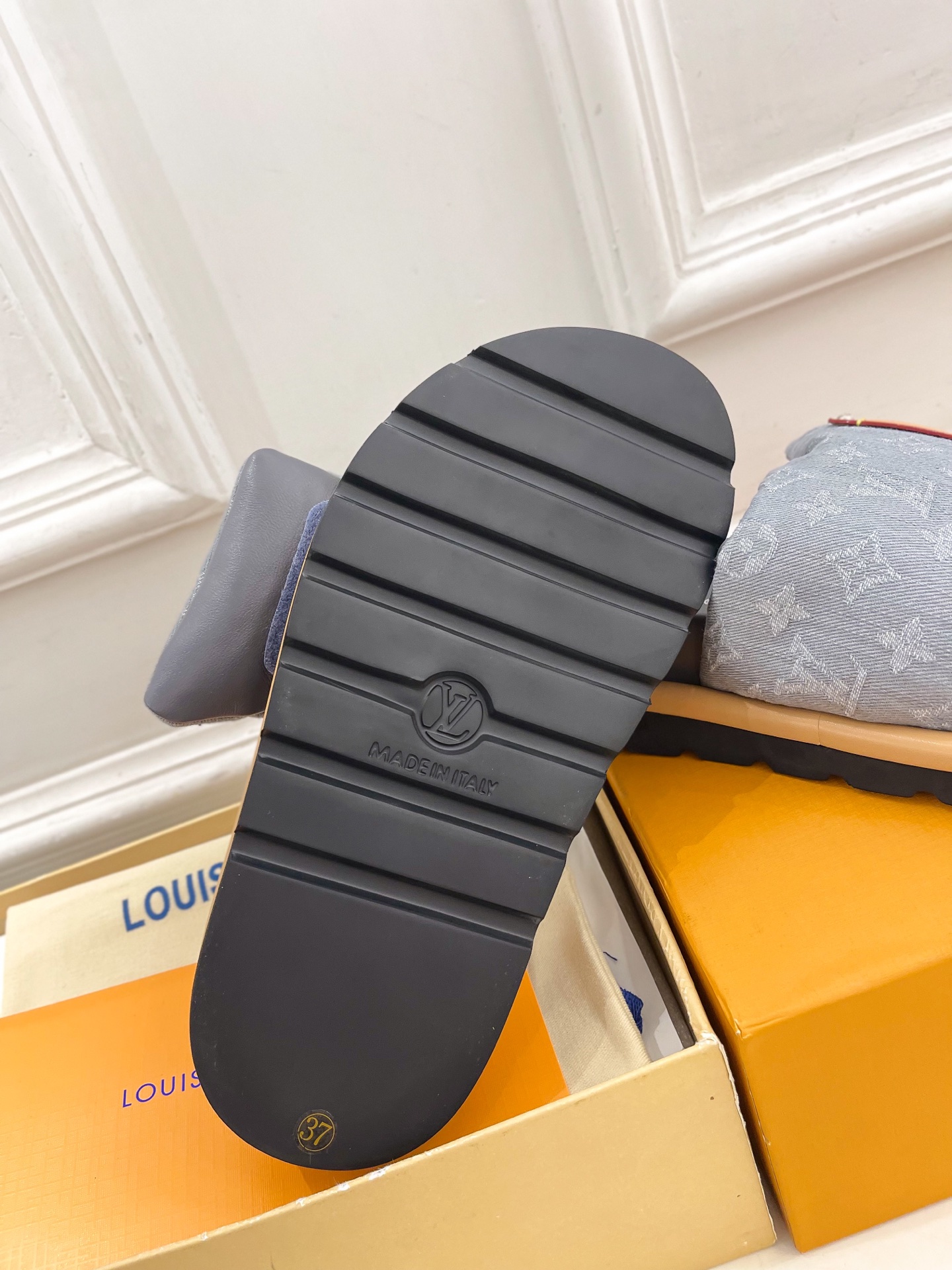 LV | 路易威登 25𝐬𝐬 
🧡💚2025春夏新品 顶级版本⚠️
专柜主打最新款POOL PILLOW