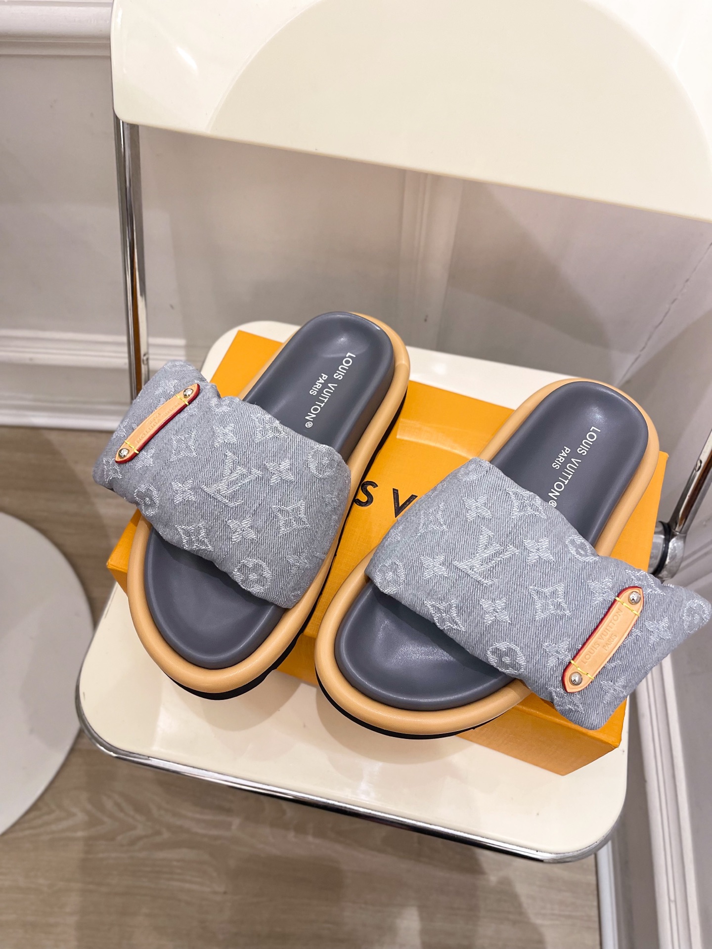 LV | 路易威登 25𝐬𝐬 
🧡💚2025春夏新品 顶级版本⚠️
专柜主打最新款POOL PILLOW