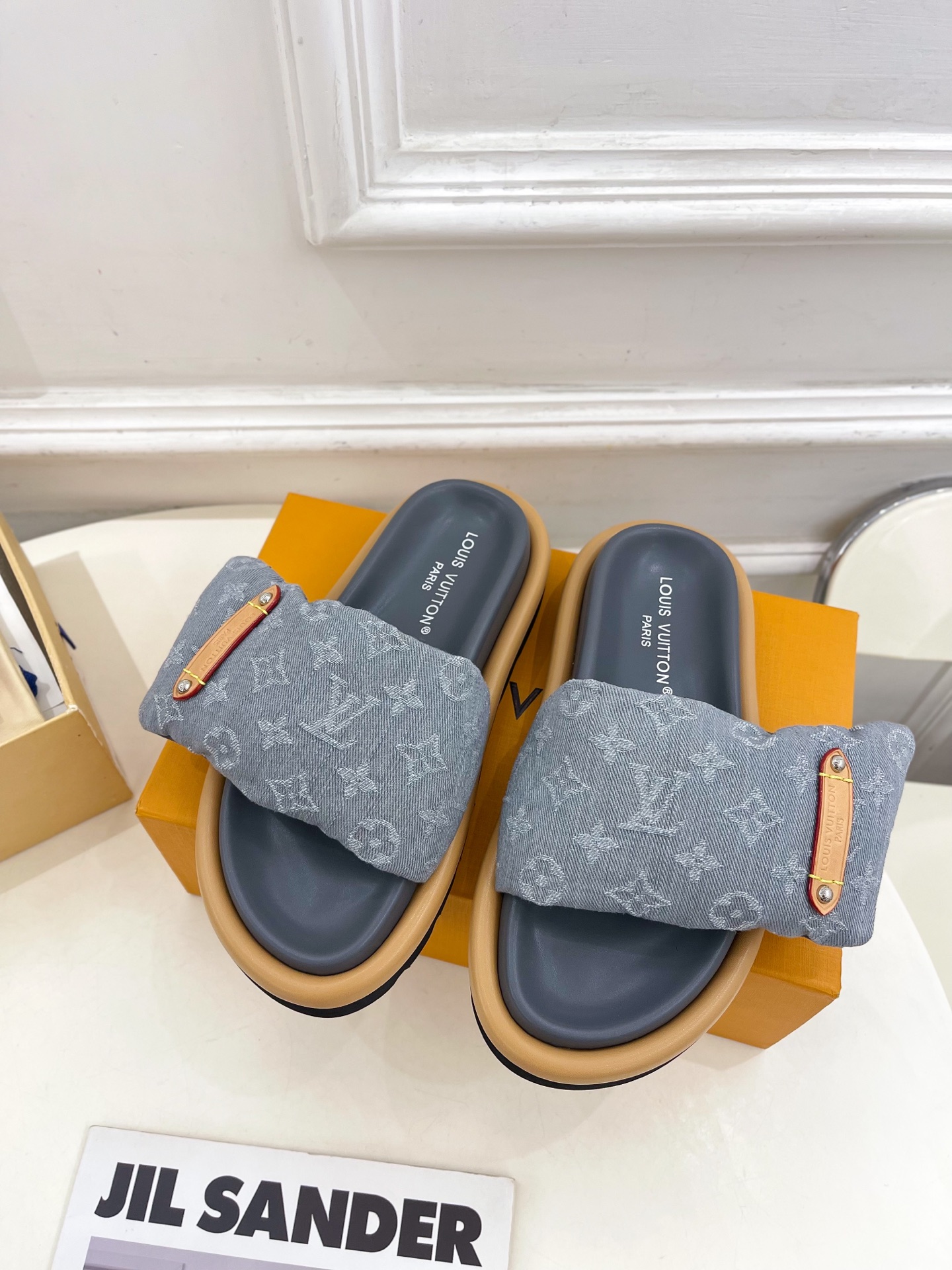 LV | 路易威登 25𝐬𝐬 
🧡💚2025春夏新品 顶级版本⚠️
专柜主打最新款POOL PILLOW