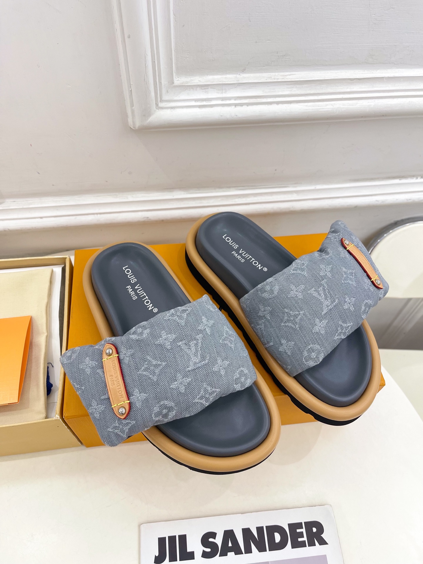 LV | 路易威登 25𝐬𝐬 
🧡💚2025春夏新品 顶级版本⚠️
专柜主打最新款POOL PILLOW