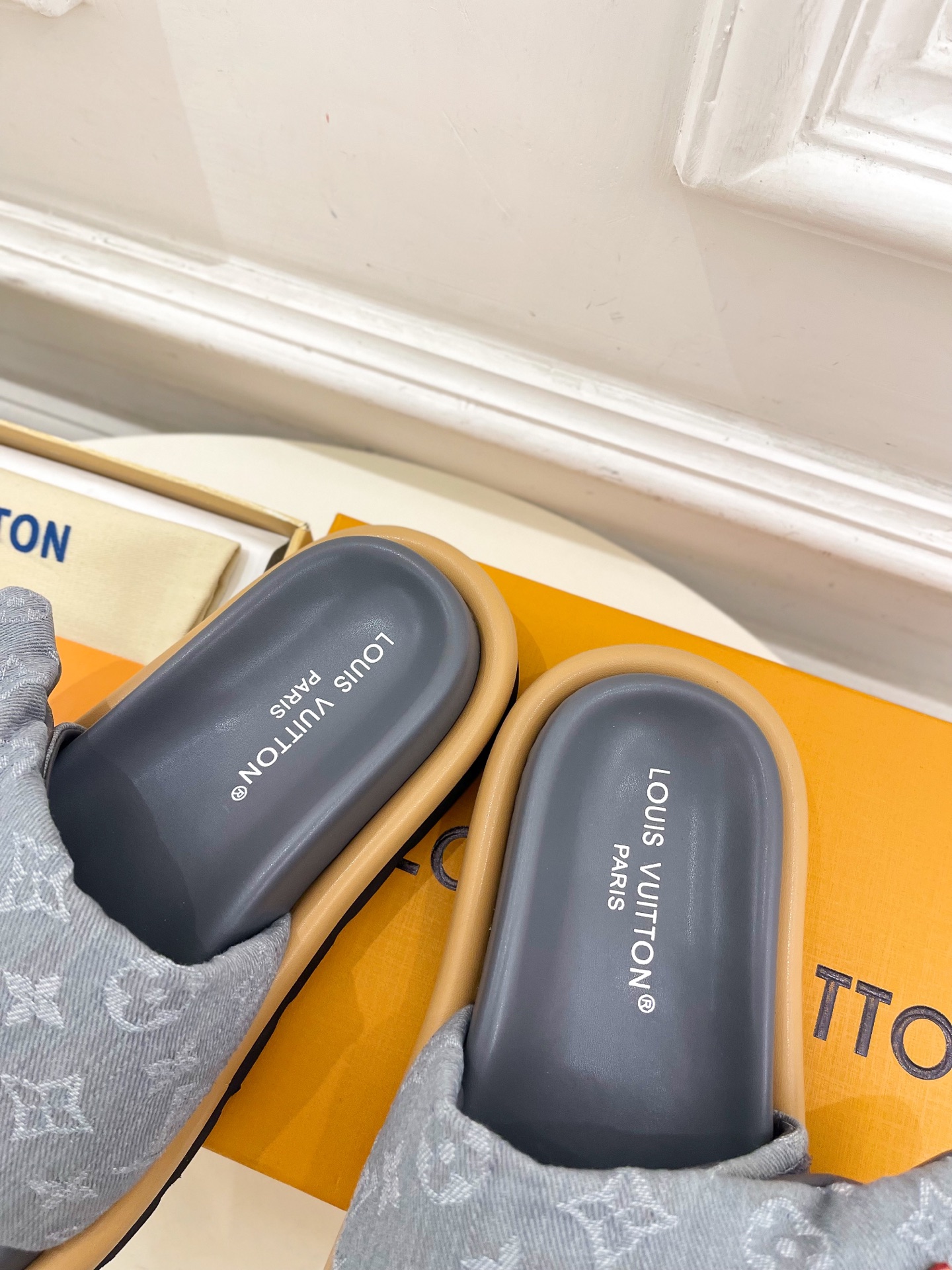 LV | 路易威登 25𝐬𝐬 
🧡💚2025春夏新品 顶级版本⚠️
专柜主打最新款POOL PILLOW