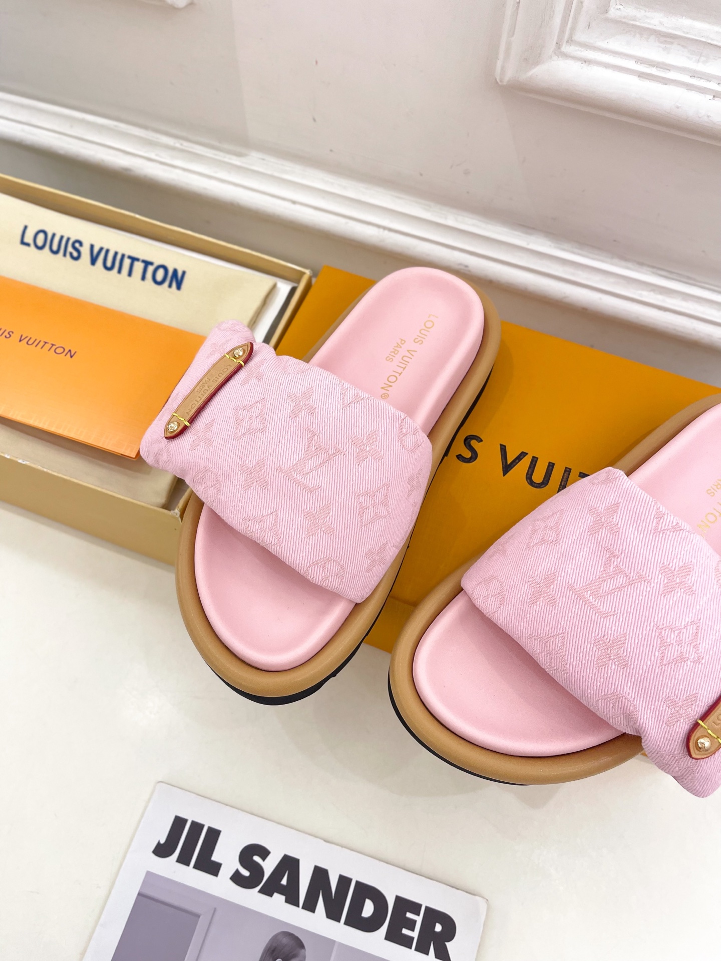 LV | 路易威登 25𝐬𝐬 
🧡💚2025春夏新品 顶级版本⚠️
专柜主打最新款POOL PILLOW