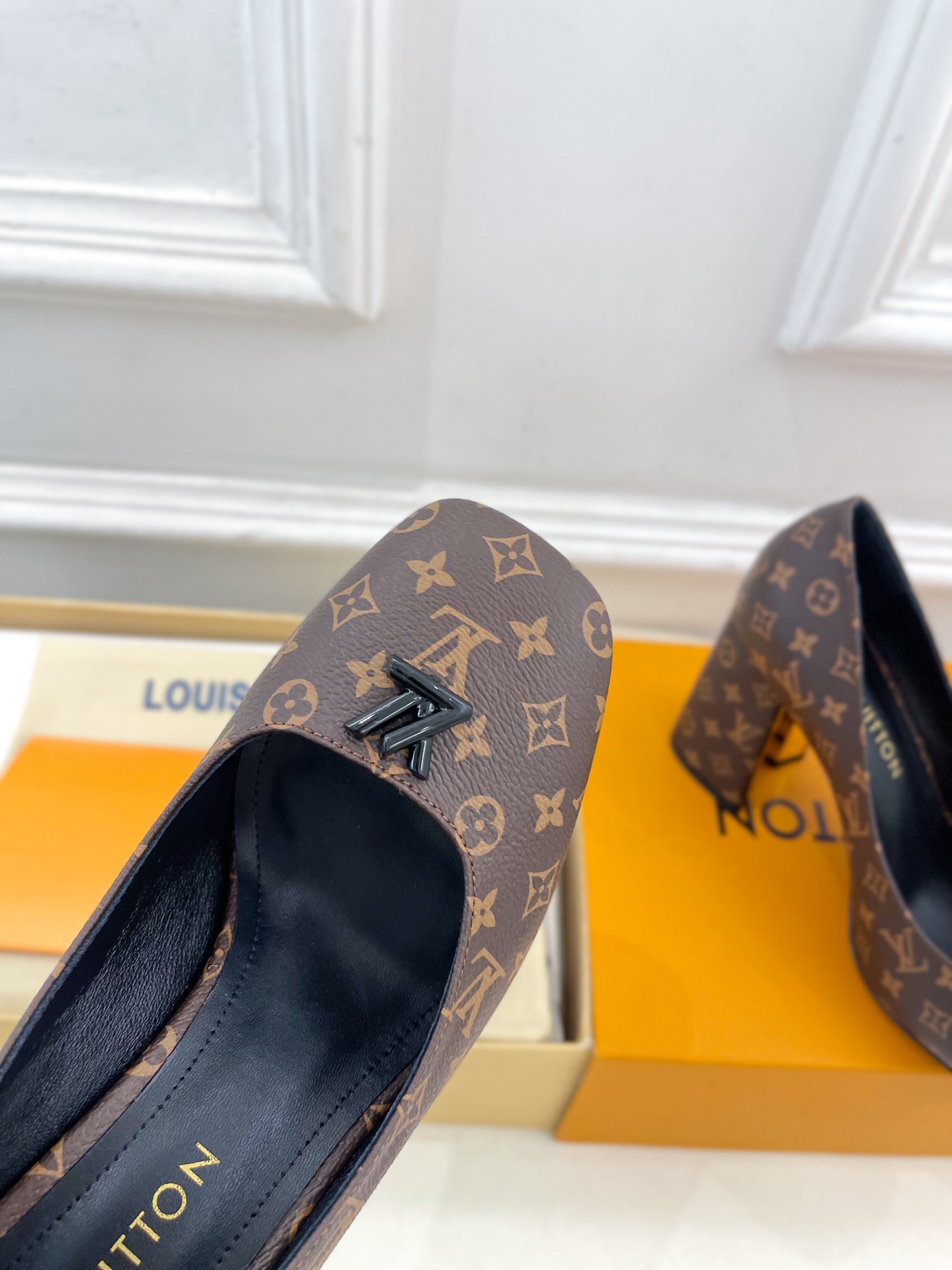 LV  | 路易威登    25𝐬𝐬 

🧡💚2025 早春新款 顶级版本‼️原版一致
专柜主打最新款 