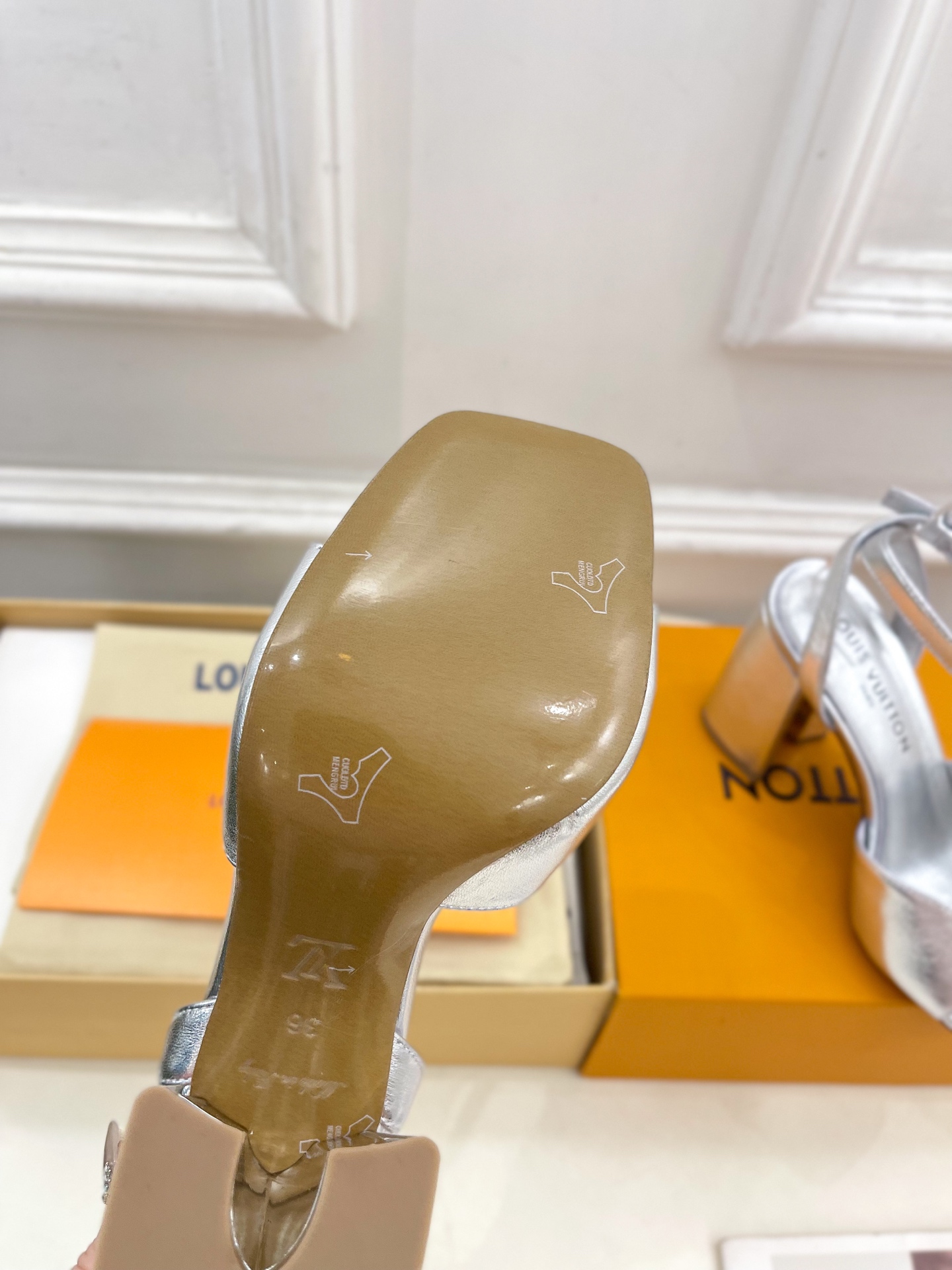 LV | 路易威登 25𝐬𝐬 
🧡💚2025 早春新款 顶级版本‼️原版一致
专柜主打最新款 SWING