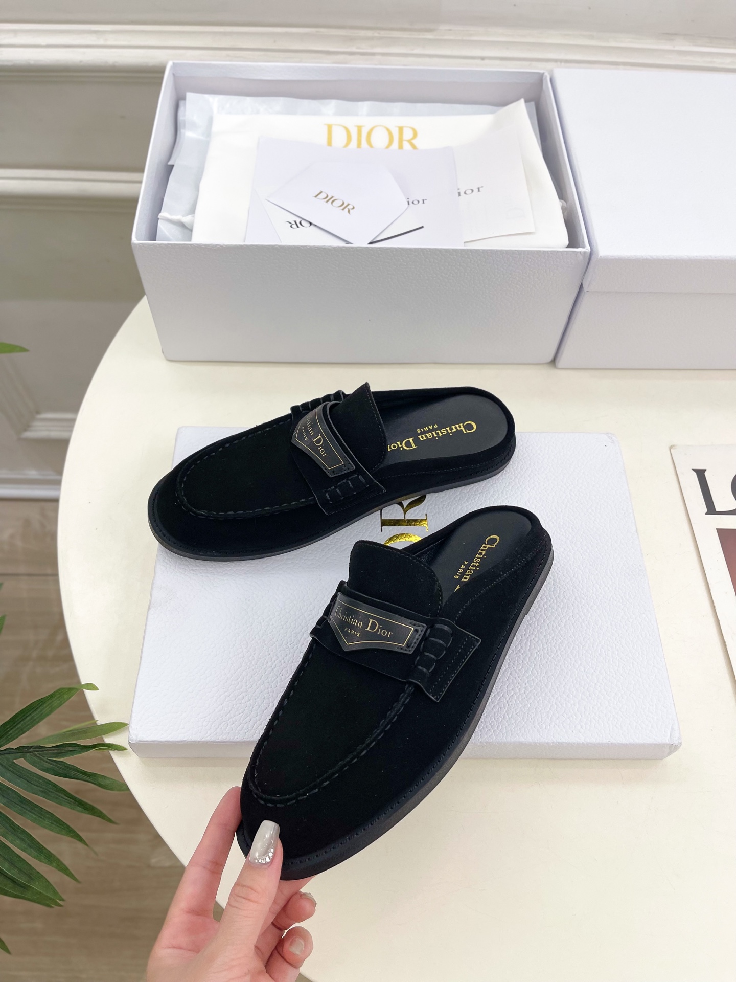 Dior |  迪奥  25𝐬𝐬 

🧡💚2025早春新品 顶级版本⚠️
专柜主打新款Dior Boy穆