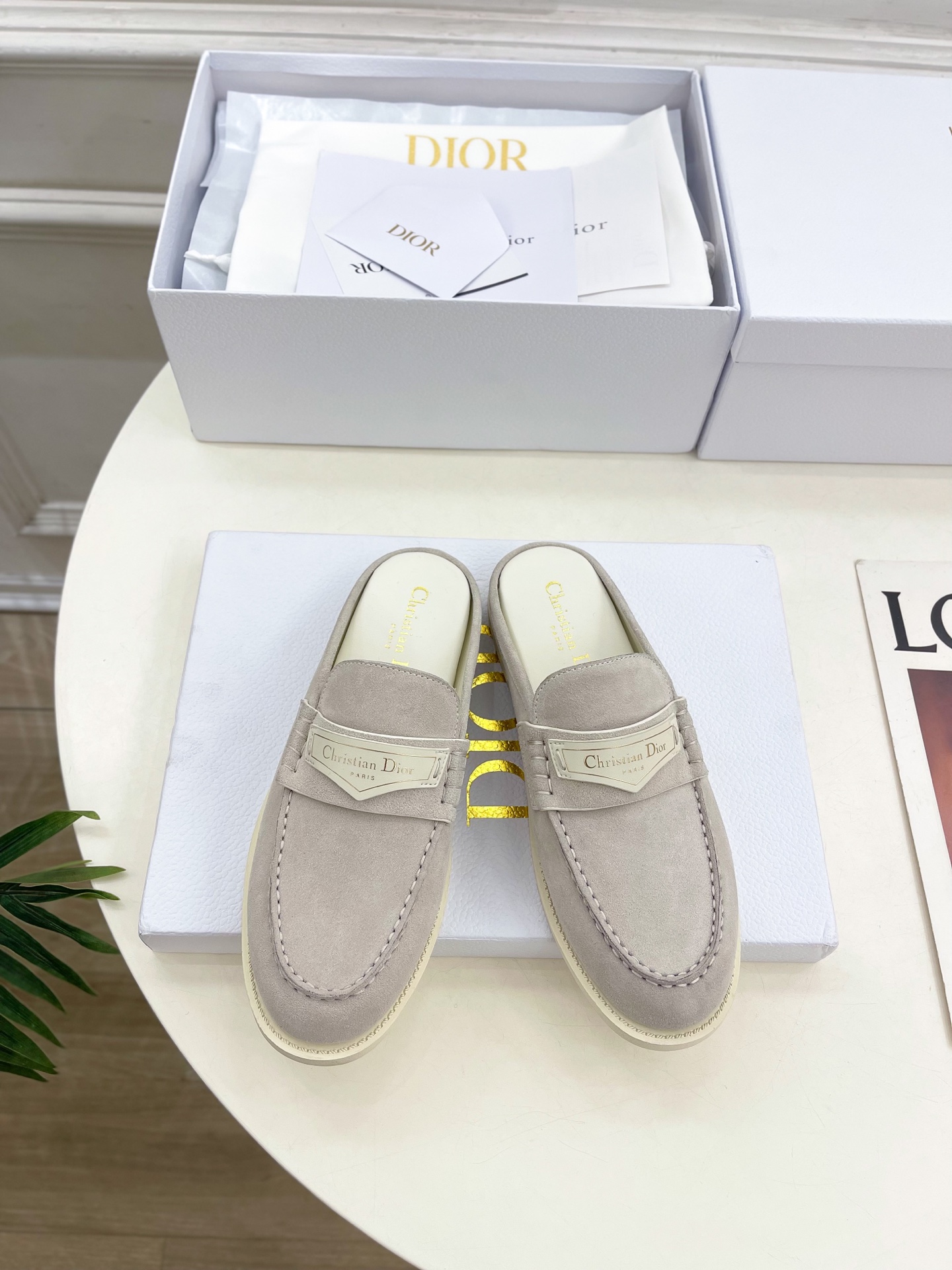 Dior |  迪奥  25𝐬𝐬 

🧡💚2025早春新品 顶级版本⚠️
专柜主打新款Dior Boy穆