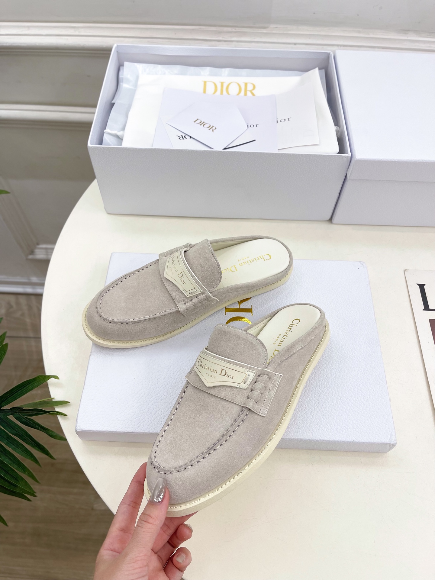 Dior |  迪奥  25𝐬𝐬 

🧡💚2025早春新品 顶级版本⚠️
专柜主打新款Dior Boy穆