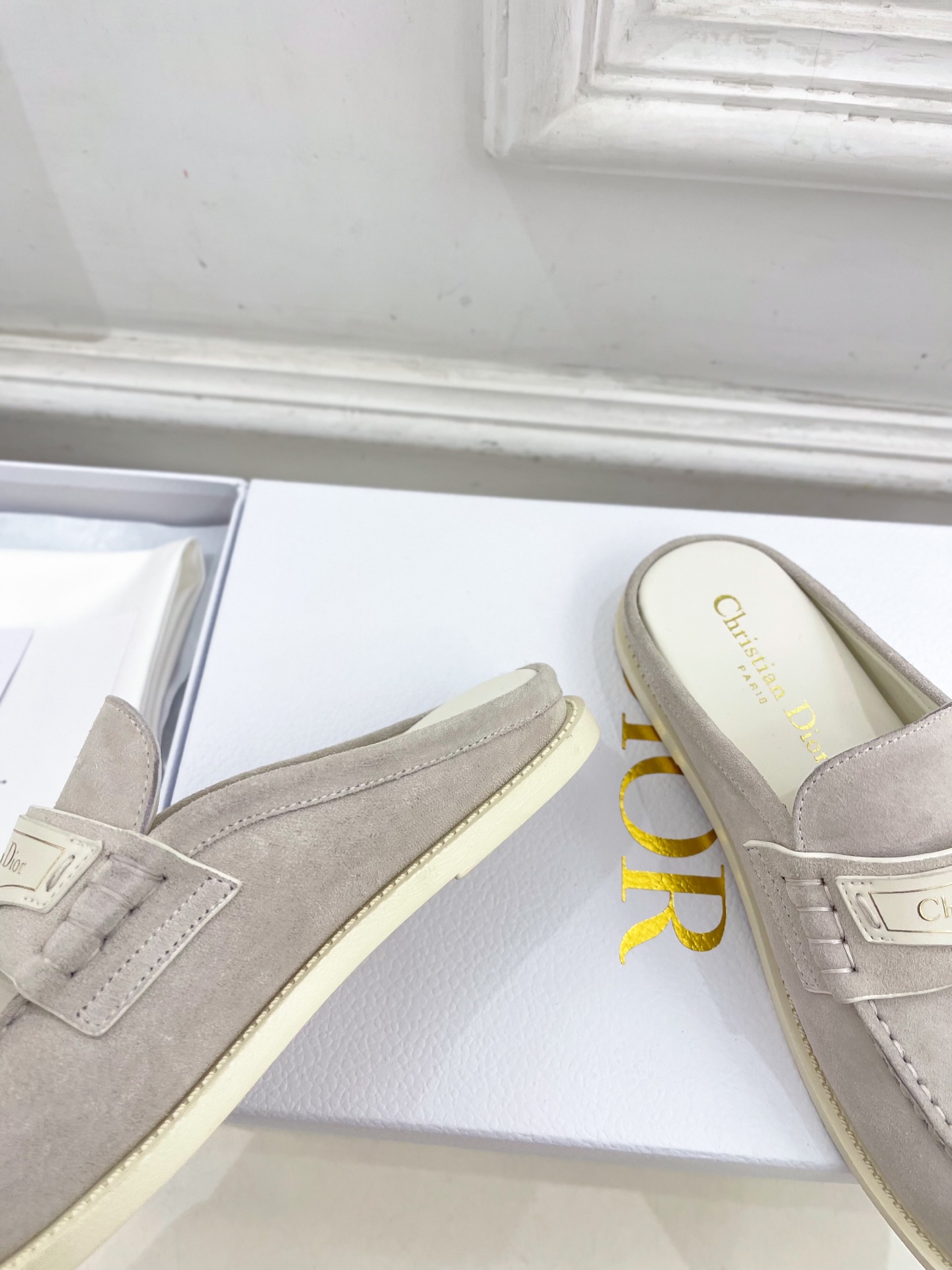 Dior |  迪奥  25𝐬𝐬 

🧡💚2025早春新品 顶级版本⚠️
专柜主打新款Dior Boy穆