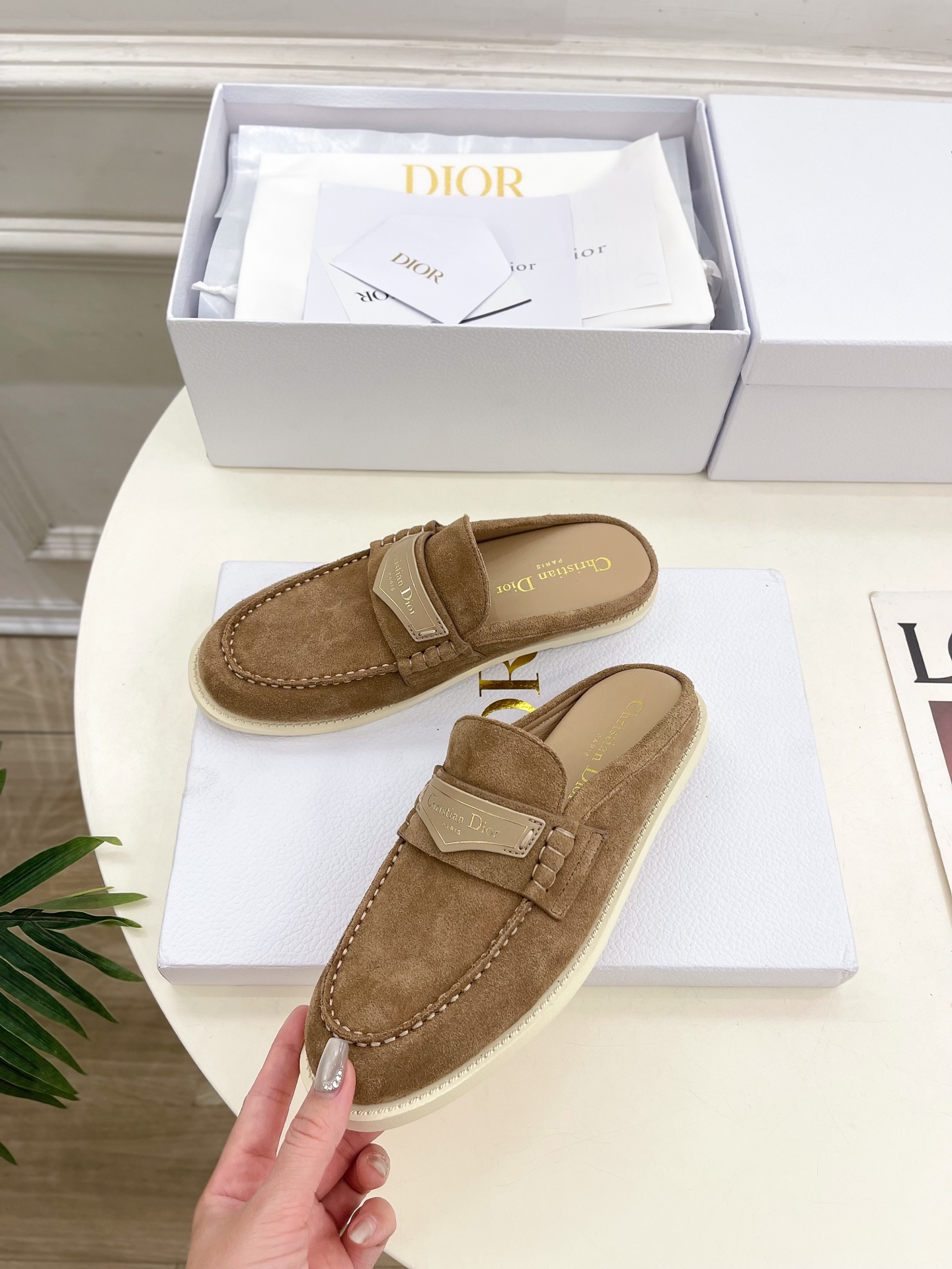 Dior |  迪奥  25𝐬𝐬 

🧡💚2025早春新品 顶级版本⚠️
专柜主打新款Dior Boy穆