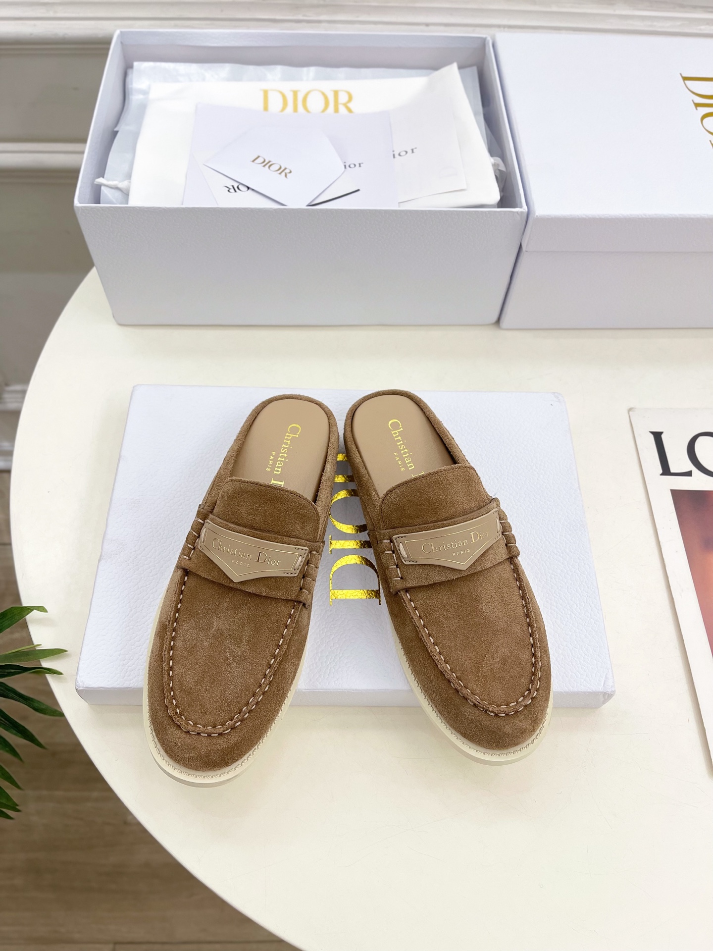 Dior |  迪奥  25𝐬𝐬 

🧡💚2025早春新品 顶级版本⚠️
专柜主打新款Dior Boy穆