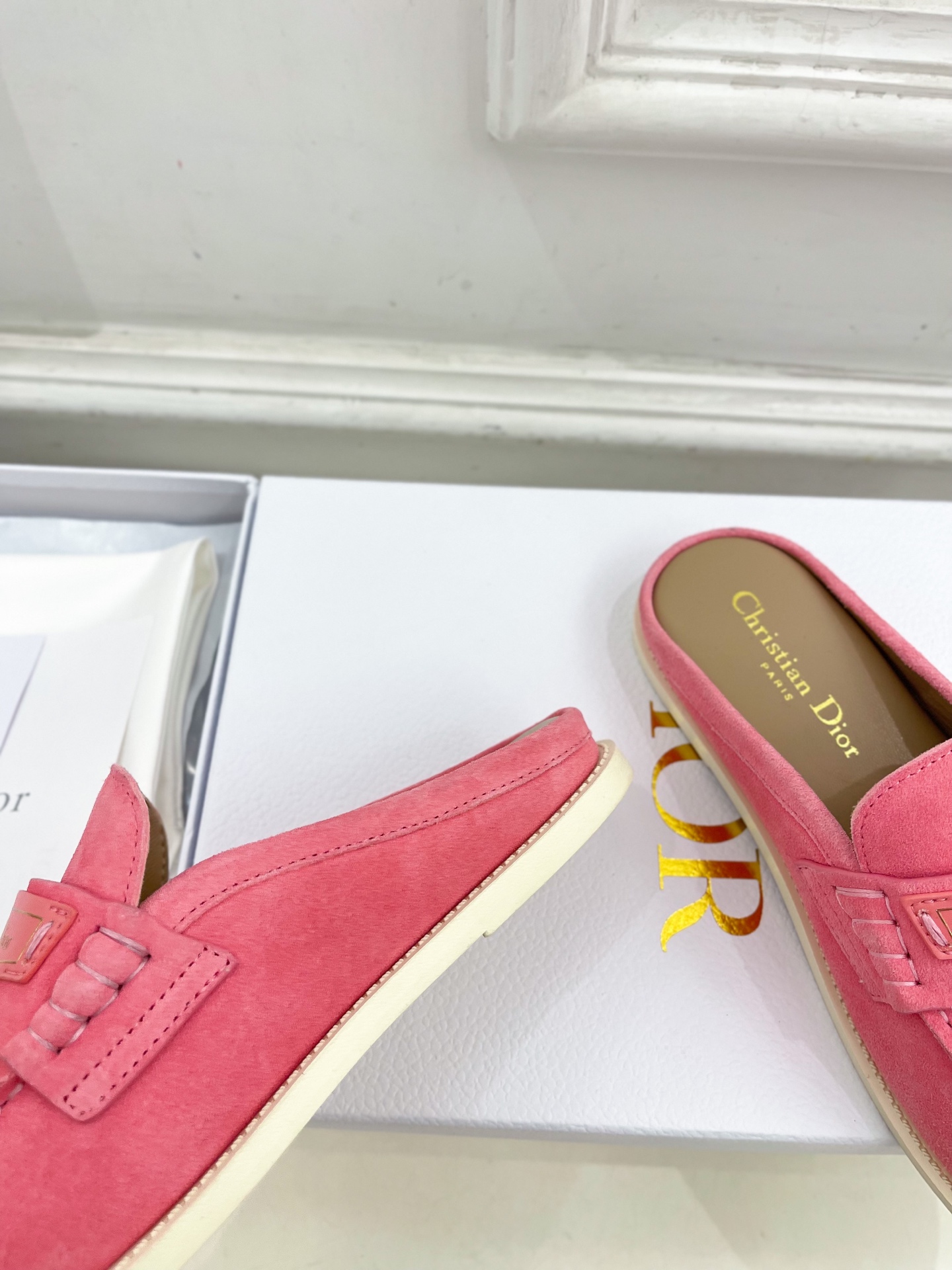 Dior |  迪奥  25𝐬𝐬 

🧡💚2025早春新品 顶级版本⚠️
专柜主打新款Dior Boy穆