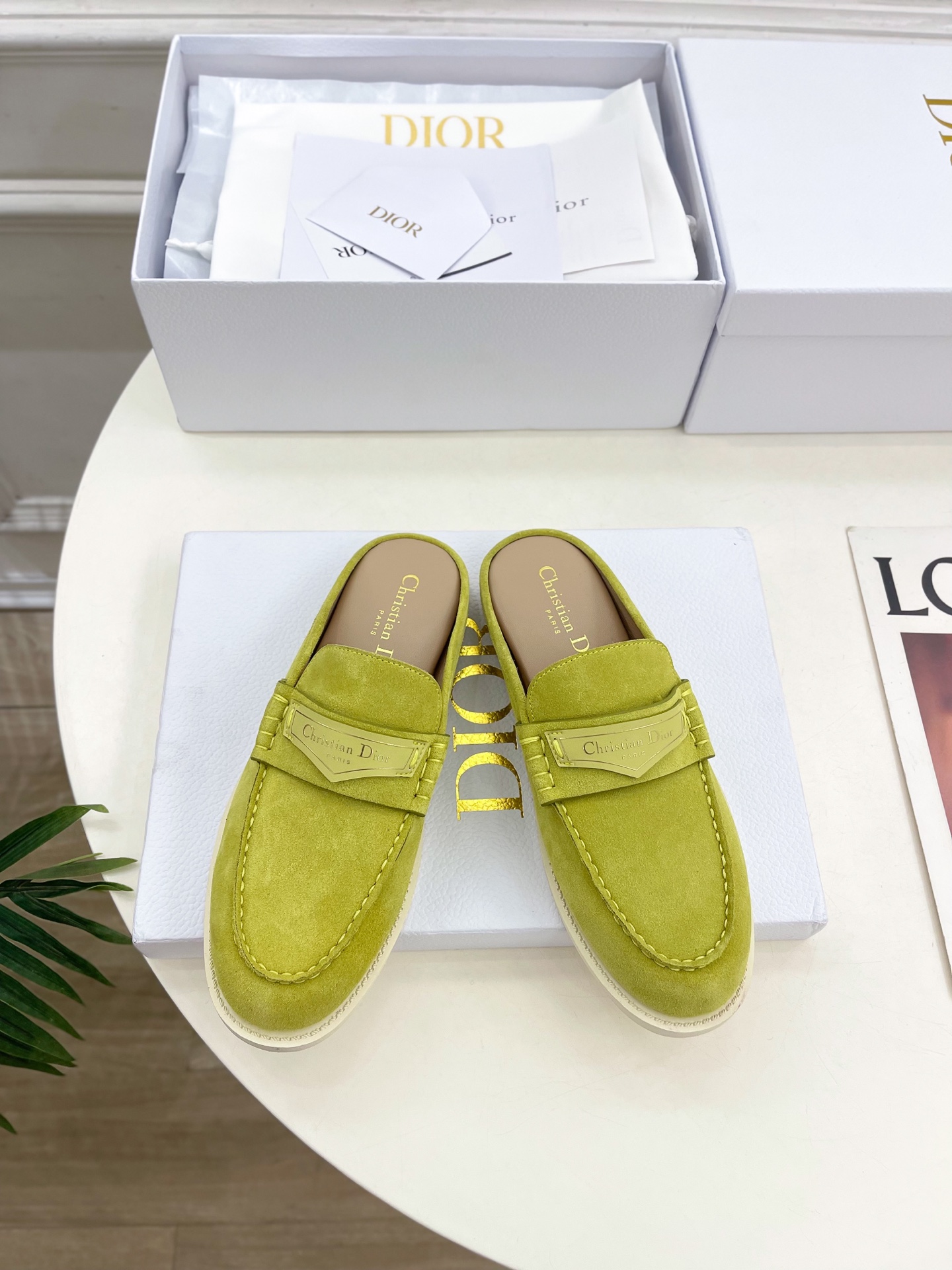 Dior |  迪奥  25𝐬𝐬 

🧡💚2025早春新品 顶级版本⚠️
专柜主打新款Dior Boy穆