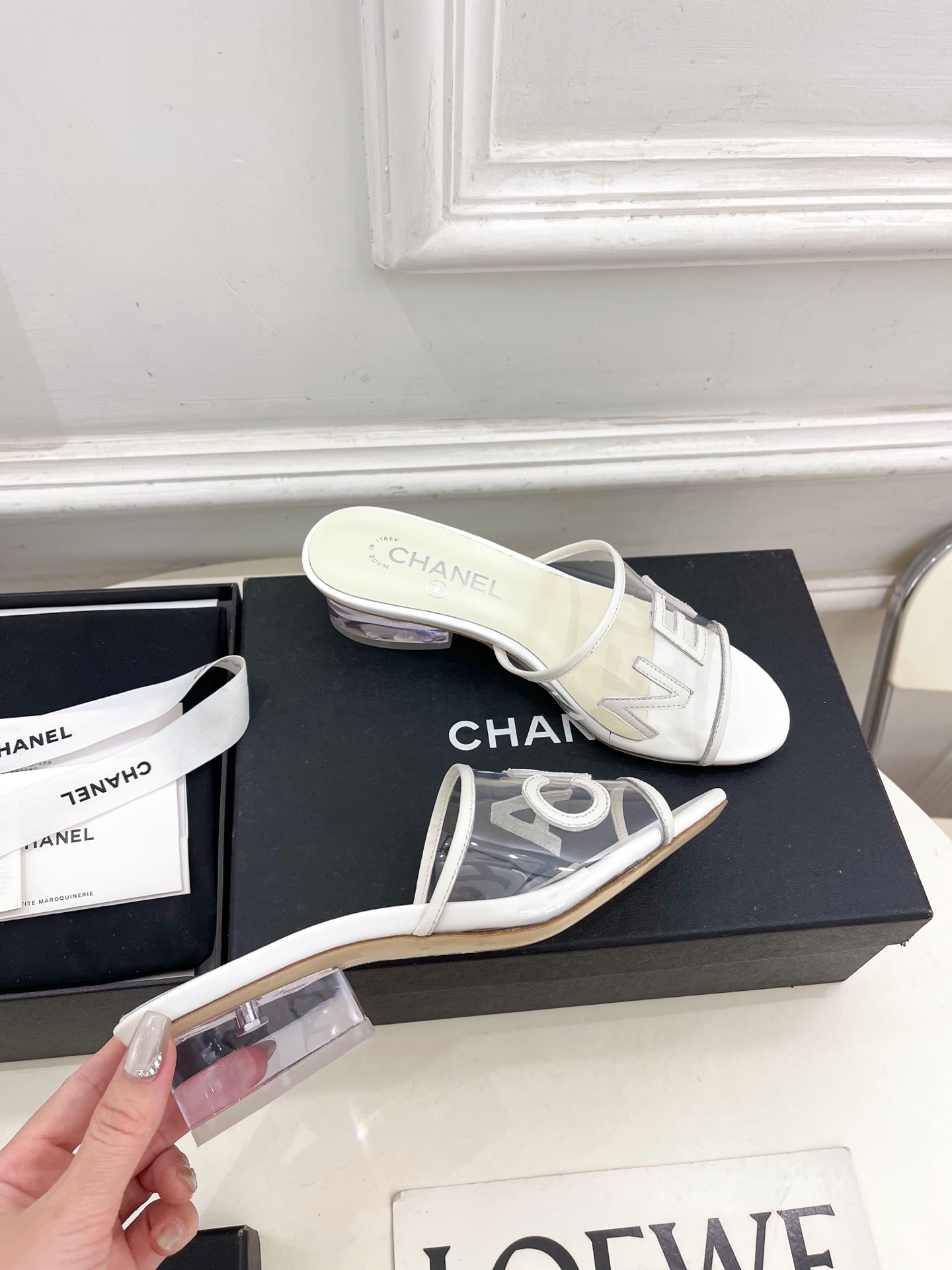 𝐂𝐇𝐀𝐍𝐄𝐋  | 小香  25𝐬𝐬 

🦋2025 春夏新品  专柜经典款 小香透明胶字母logo水晶