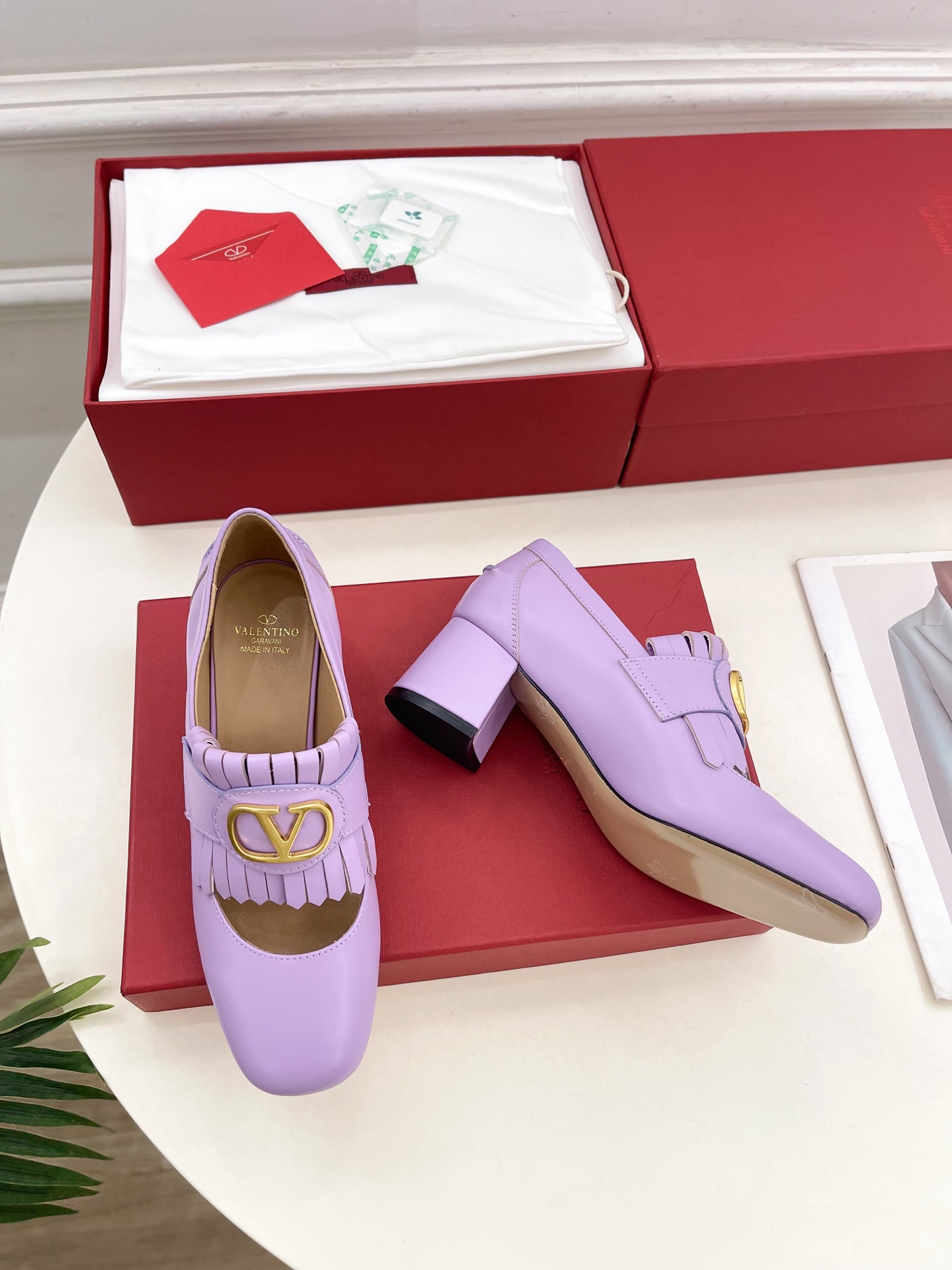Valentino 华伦天奴 2025ss早春新品 大V扣流苏镂空鞋上新☑️
—————————————