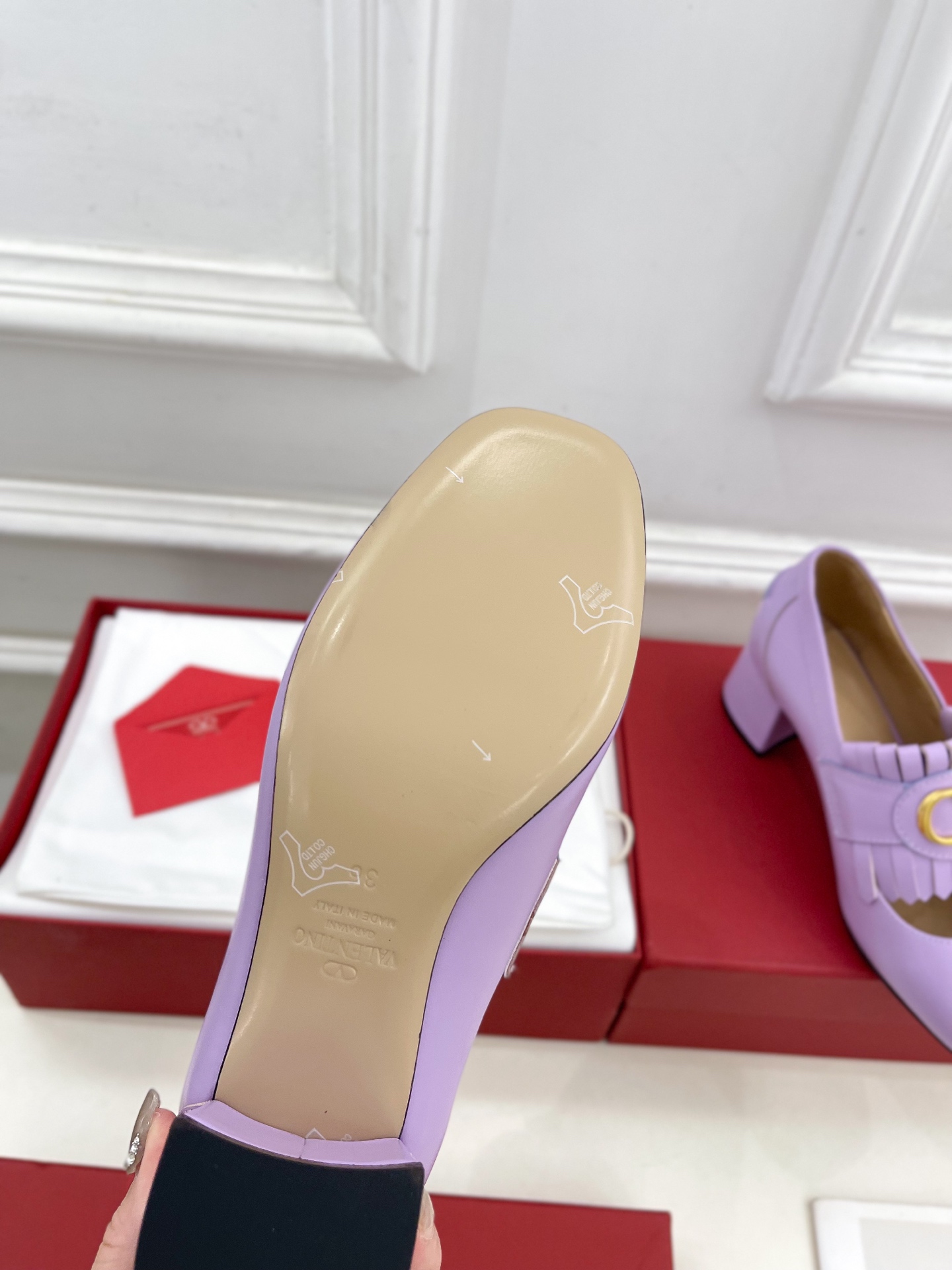 Valentino 华伦天奴 2025ss早春新品 大V扣流苏镂空鞋上新☑️
—————————————
