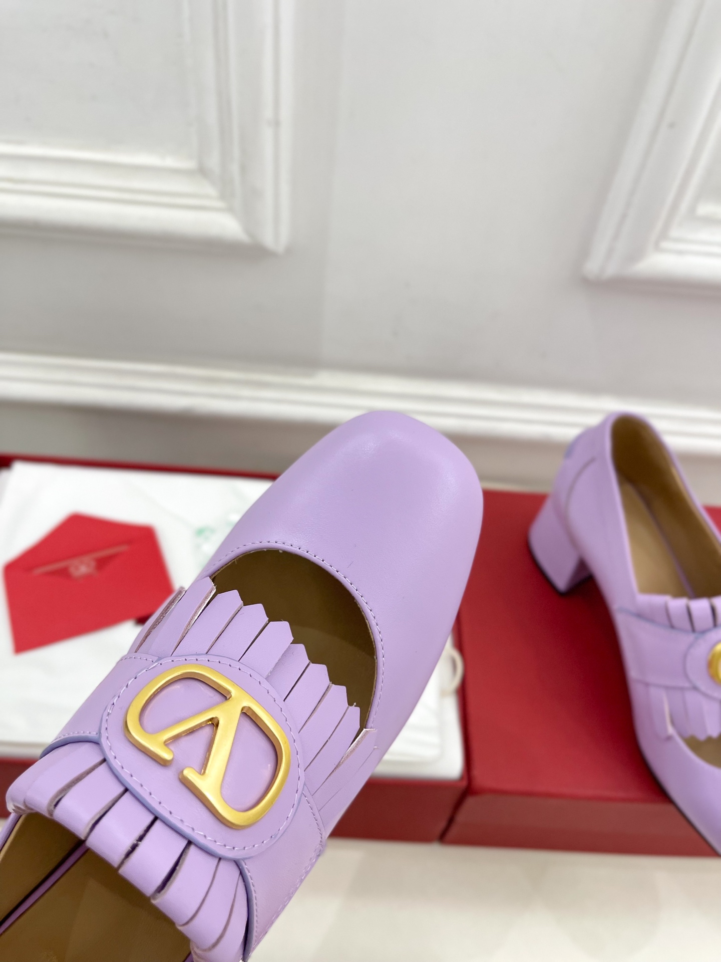 Valentino 华伦天奴 2025ss早春新品 大V扣流苏镂空鞋上新☑️
—————————————