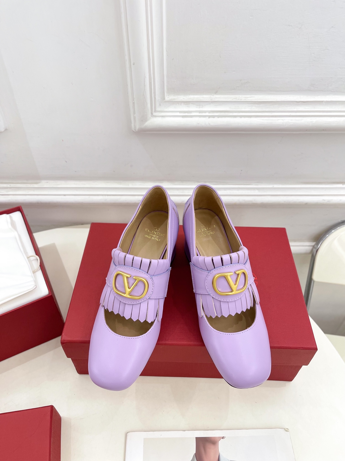Valentino 华伦天奴 2025ss早春新品 大V扣流苏镂空鞋上新☑️
—————————————