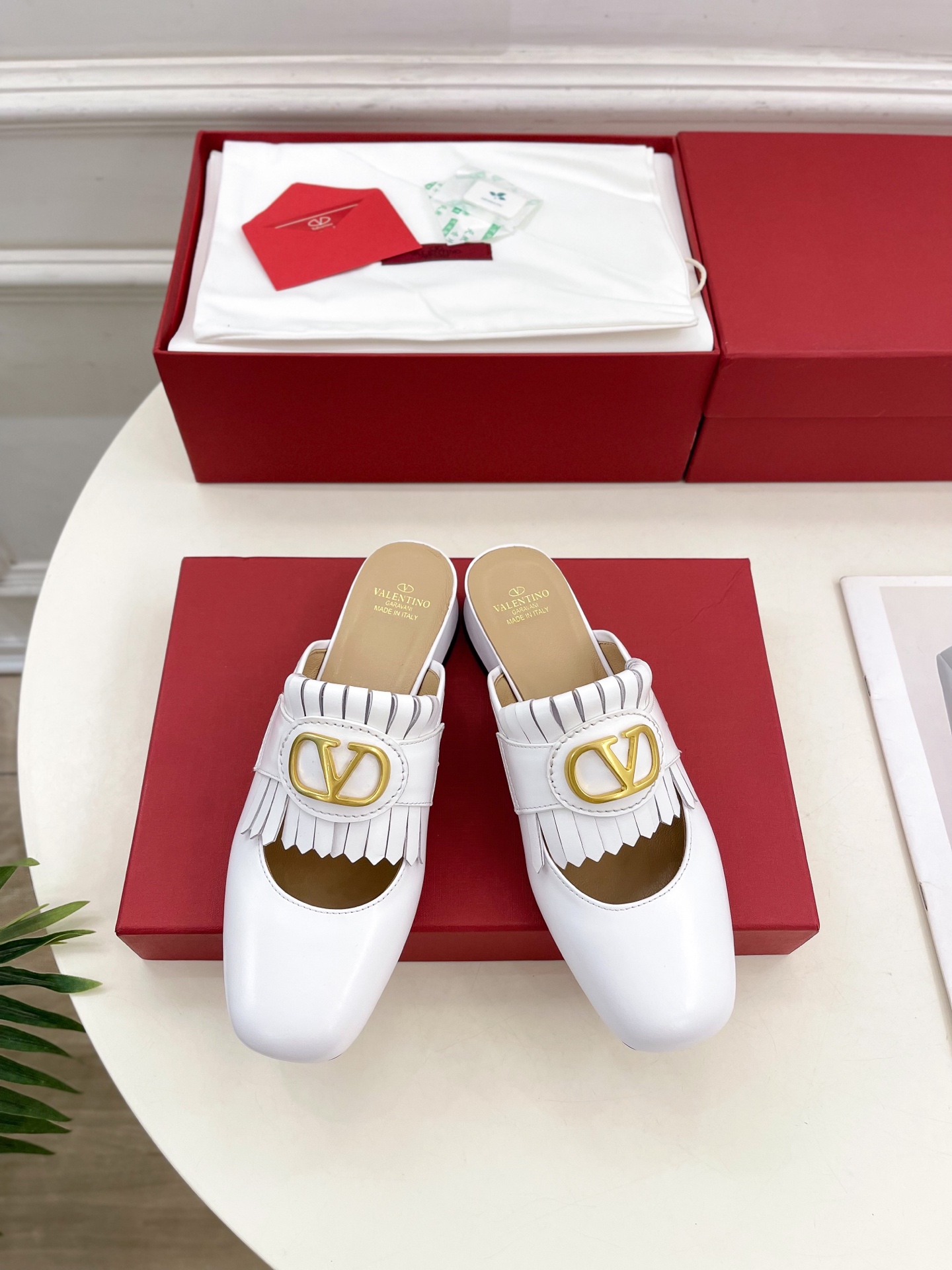 Valentino 华伦天奴 2025ss早春新品 流苏大V扣镂空半拖鞋上新☑️
———————————