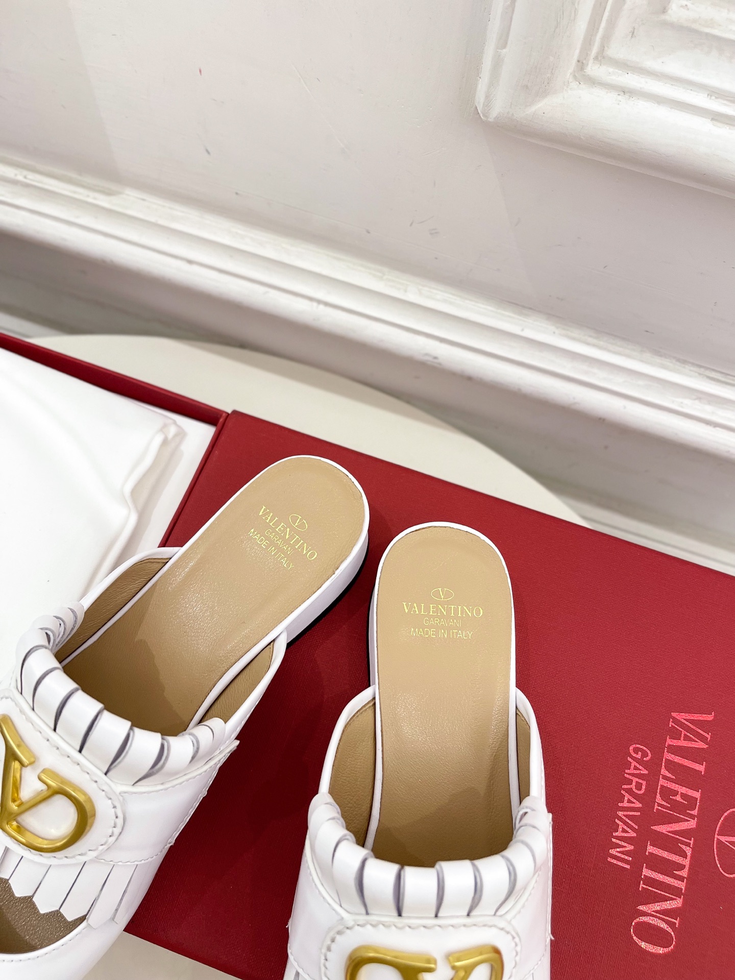 Valentino 华伦天奴 2025ss早春新品 流苏大V扣镂空半拖鞋上新☑️
———————————