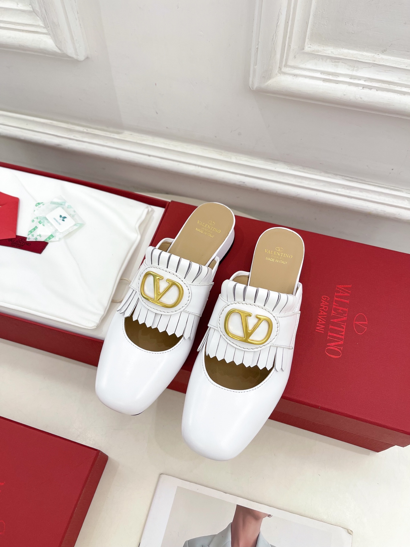 Valentino 华伦天奴 2025ss早春新品 流苏大V扣镂空半拖鞋上新☑️
———————————