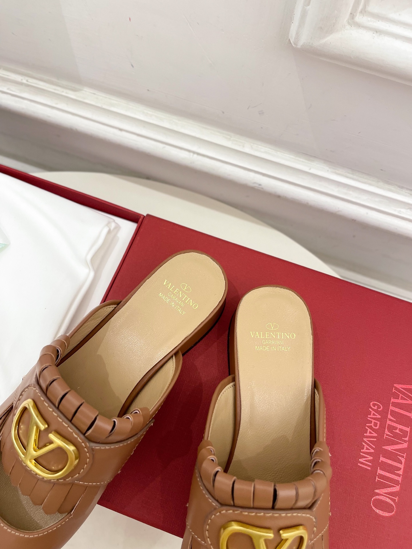 Valentino 华伦天奴 2025ss早春新品 流苏大V扣镂空半拖鞋上新☑️
———————————
