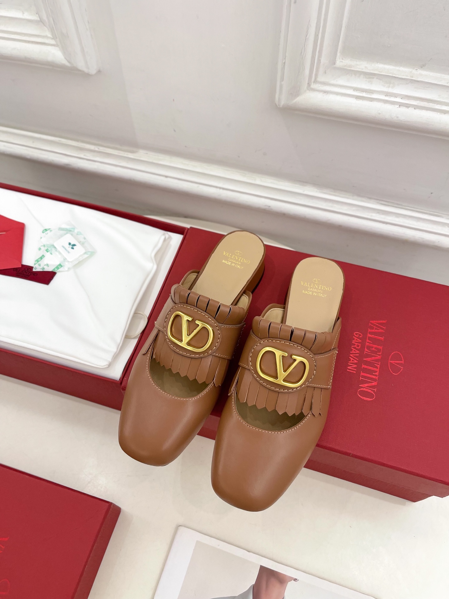 Valentino 华伦天奴 2025ss早春新品 流苏大V扣镂空半拖鞋上新☑️
———————————