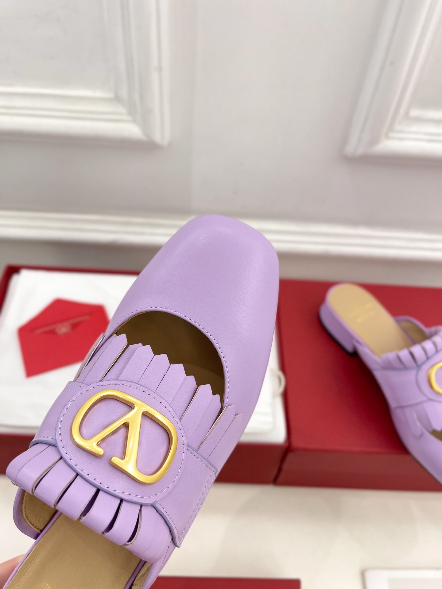 Valentino 华伦天奴 2025ss早春新品 流苏大V扣镂空半拖鞋上新☑️
———————————