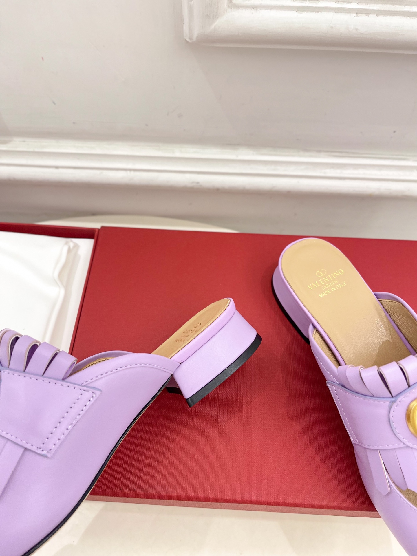 Valentino 华伦天奴 2025ss早春新品 流苏大V扣镂空半拖鞋上新☑️
———————————