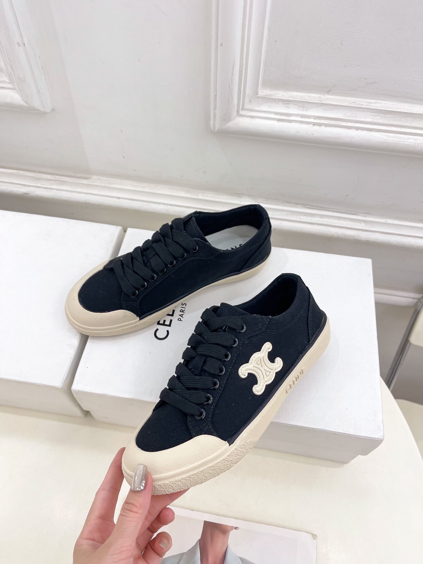CELINE | 赛琳 25𝐬𝐬
💛2025春夏新品 ALAN TRIOMPHE凯旋门帆布休闲板