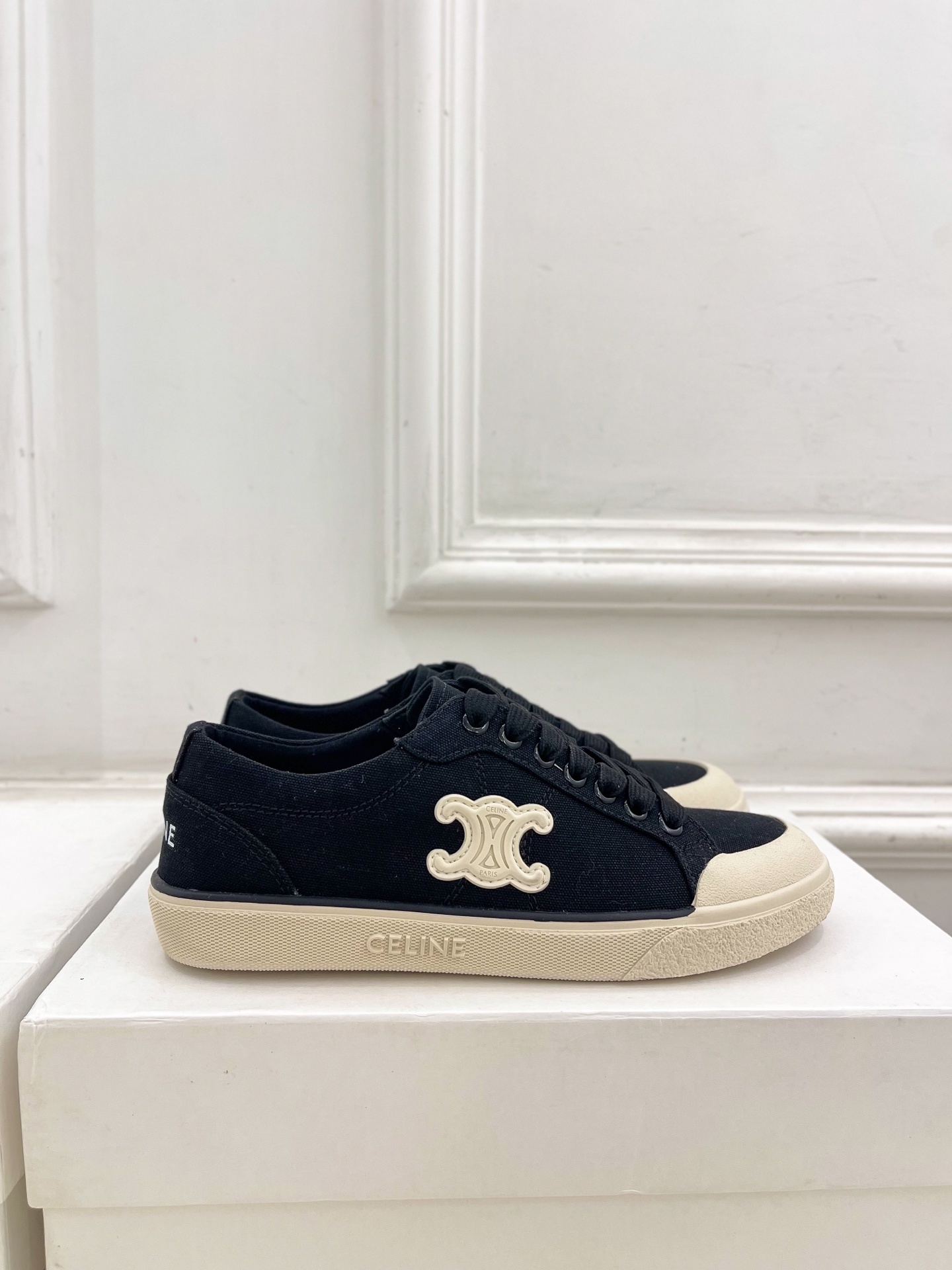 CELINE | 赛琳 25𝐬𝐬
💛2025春夏新品 ALAN TRIOMPHE凯旋门帆布休闲板