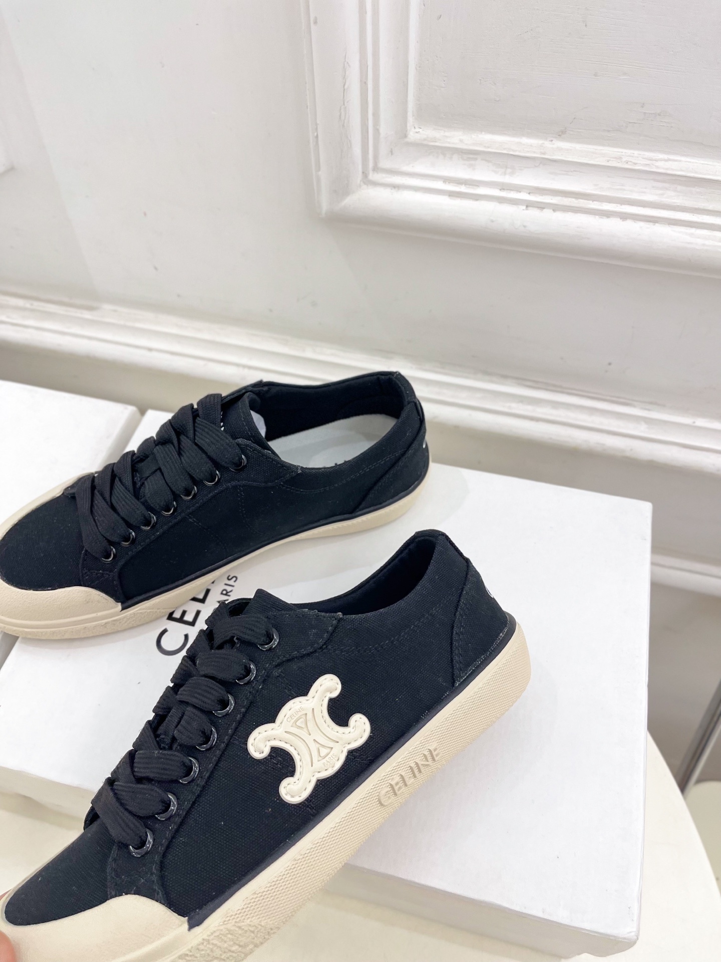 CELINE | 赛琳 25𝐬𝐬
💛2025春夏新品 ALAN TRIOMPHE凯旋门帆布休闲板