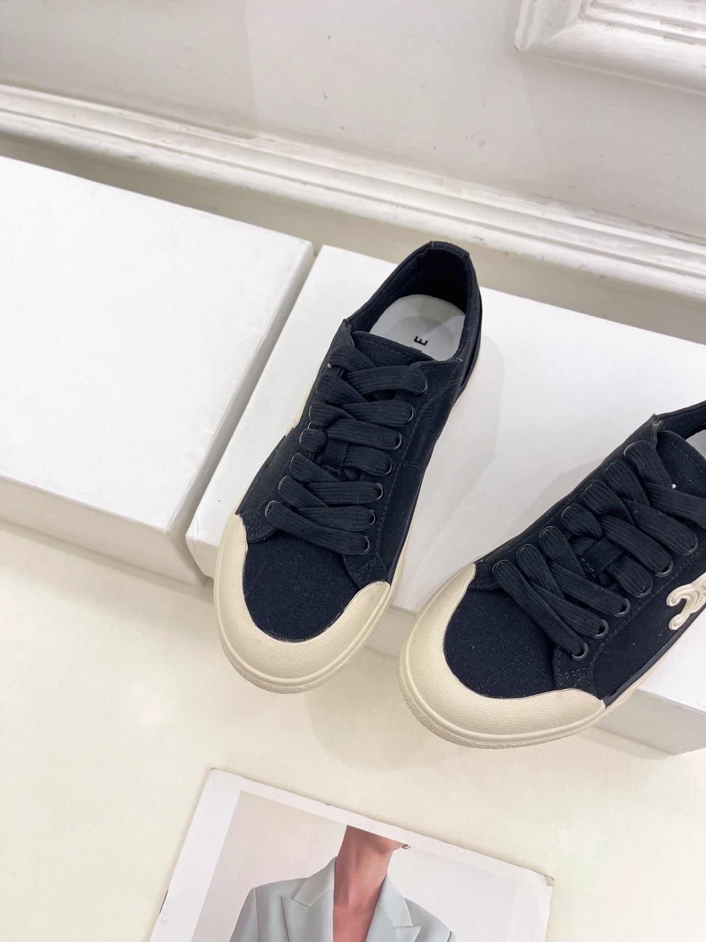 CELINE | 赛琳 25𝐬𝐬
💛2025春夏新品 ALAN TRIOMPHE凯旋门帆布休闲板