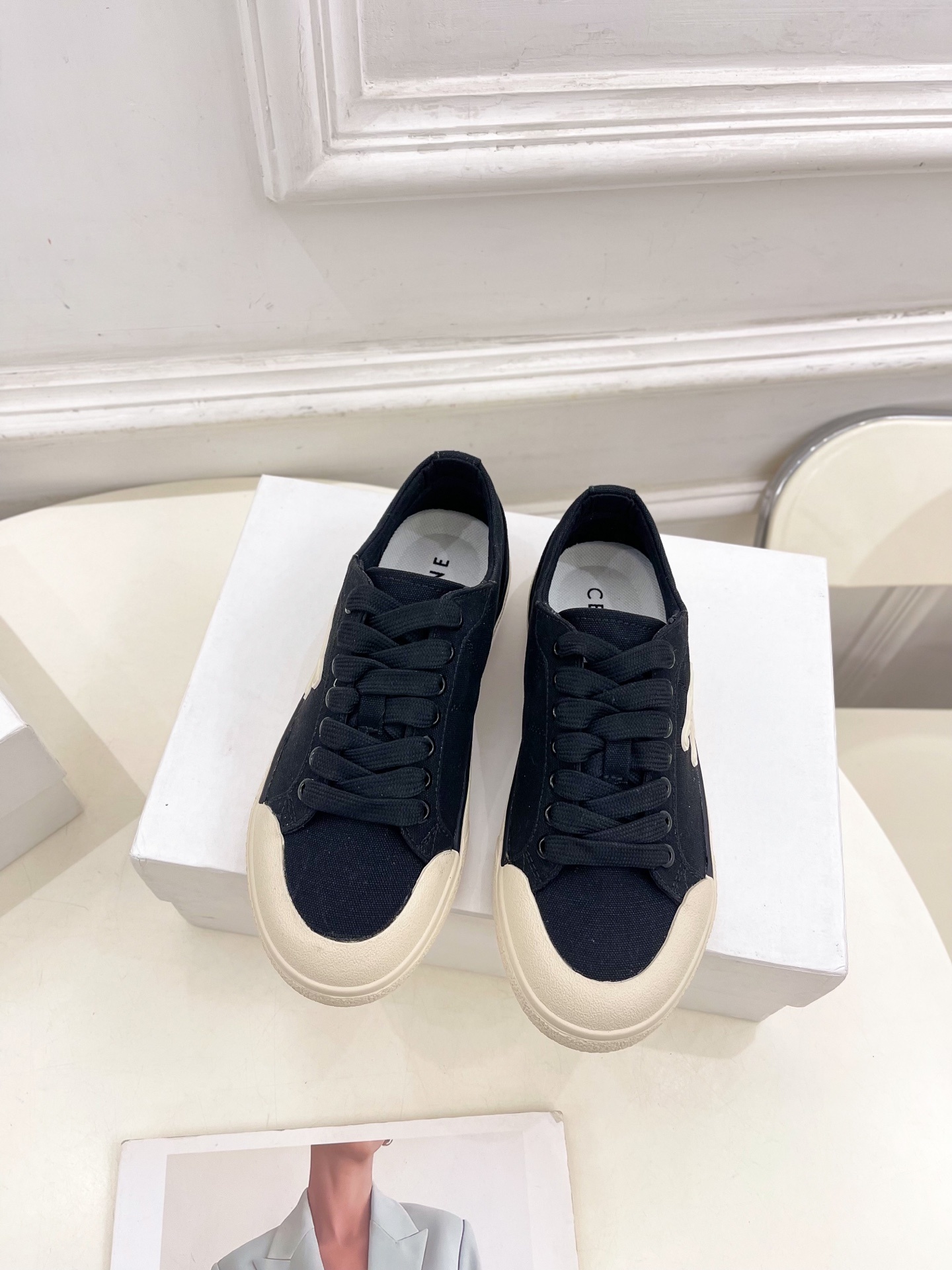 CELINE | 赛琳 25𝐬𝐬
💛2025春夏新品 ALAN TRIOMPHE凯旋门帆布休闲板