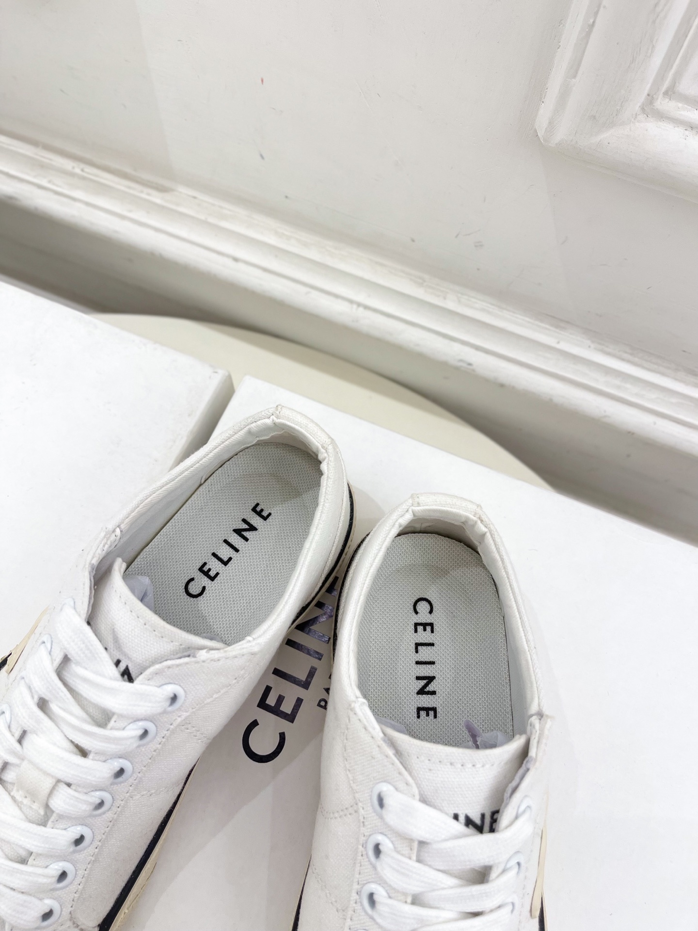 CELINE | 赛琳 25𝐬𝐬
💛2025春夏新品 ALAN TRIOMPHE凯旋门帆布休闲板