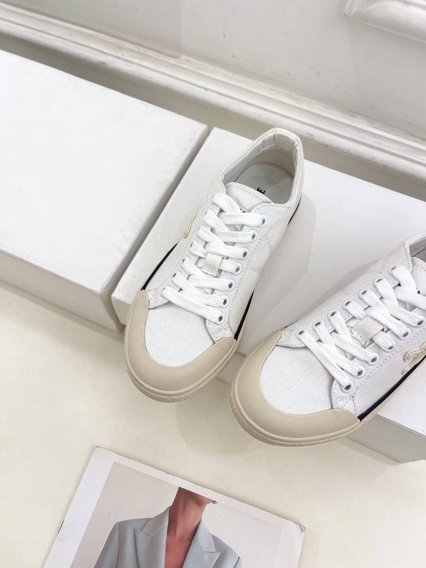 CELINE | 赛琳 25𝐬𝐬
💛2025春夏新品 ALAN TRIOMPHE凯旋门帆布休闲板