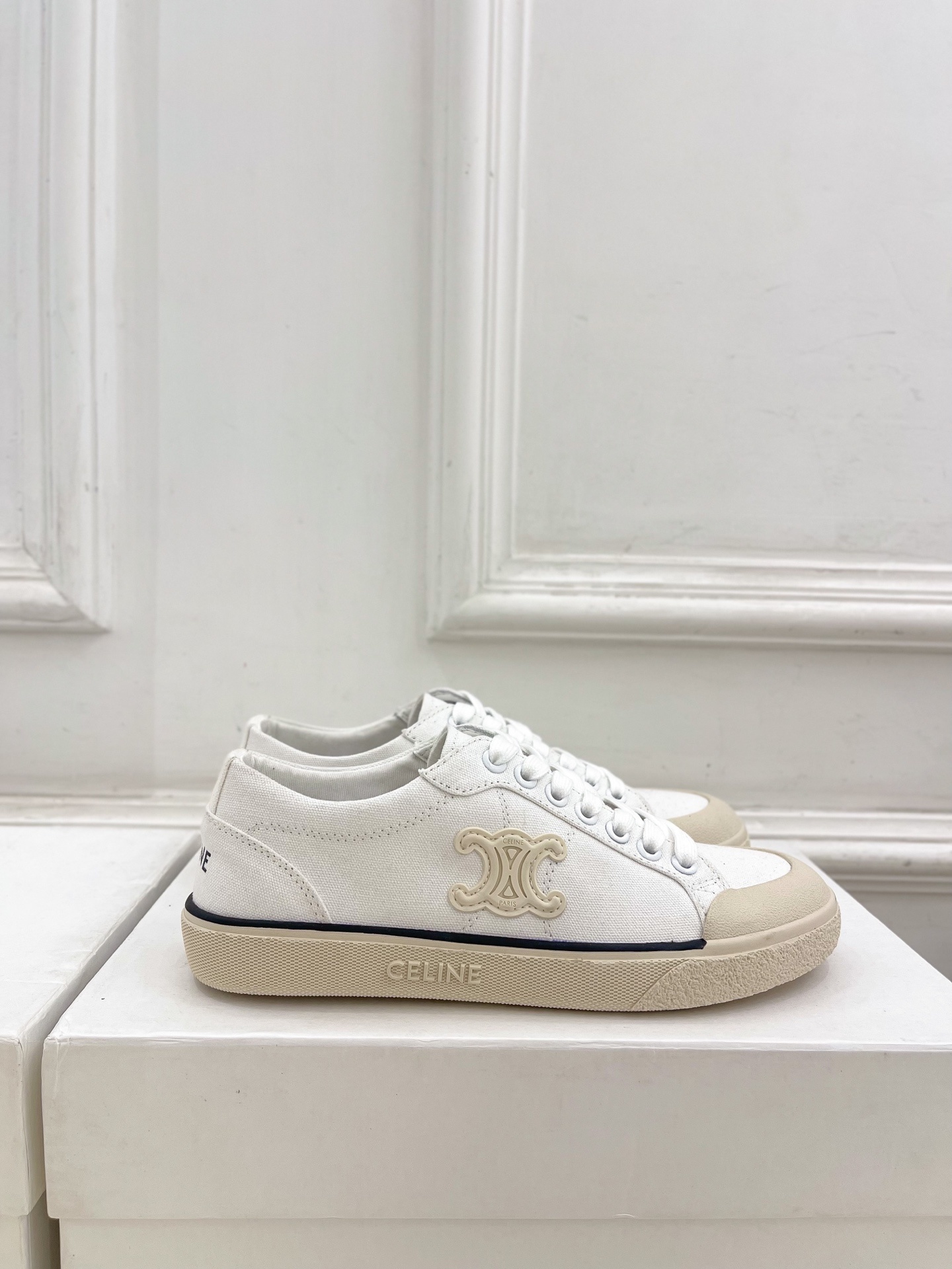 CELINE | 赛琳 25𝐬𝐬
💛2025春夏新品 ALAN TRIOMPHE凯旋门帆布休闲板
