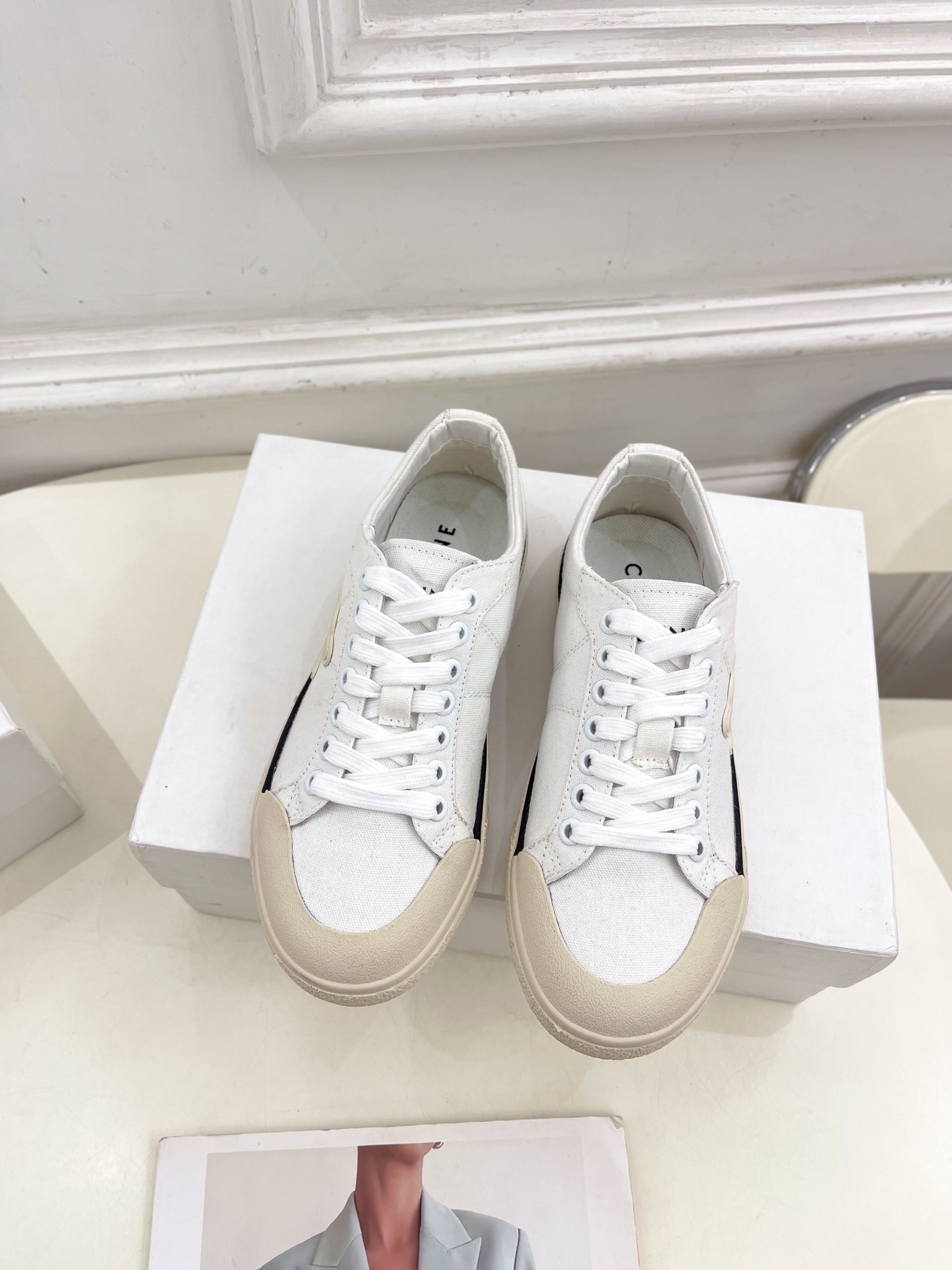 CELINE | 赛琳 25𝐬𝐬
💛2025春夏新品 ALAN TRIOMPHE凯旋门帆布休闲板