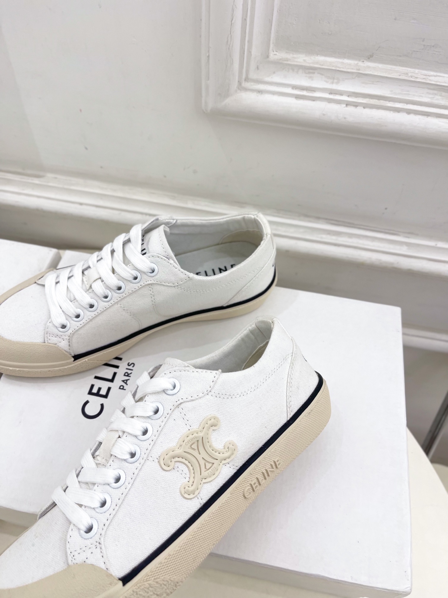 CELINE | 赛琳 25𝐬𝐬
💛2025春夏新品 ALAN TRIOMPHE凯旋门帆布休闲板