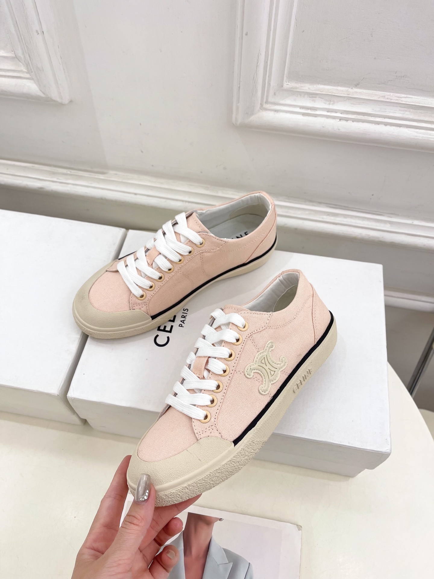 CELINE | 赛琳 25𝐬𝐬
💛2025春夏新品 ALAN TRIOMPHE凯旋门帆布休闲板
