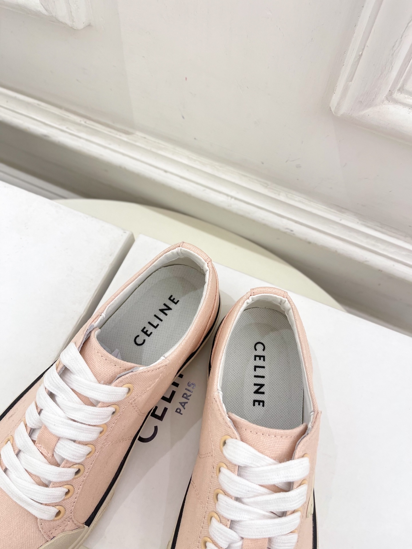 CELINE | 赛琳 25𝐬𝐬
💛2025春夏新品 ALAN TRIOMPHE凯旋门帆布休闲板