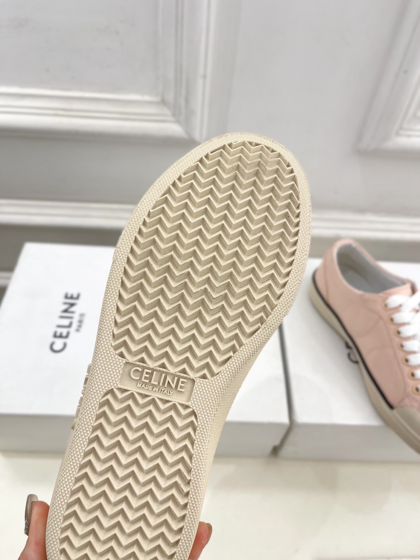 CELINE | 赛琳 25𝐬𝐬
💛2025春夏新品 ALAN TRIOMPHE凯旋门帆布休闲板